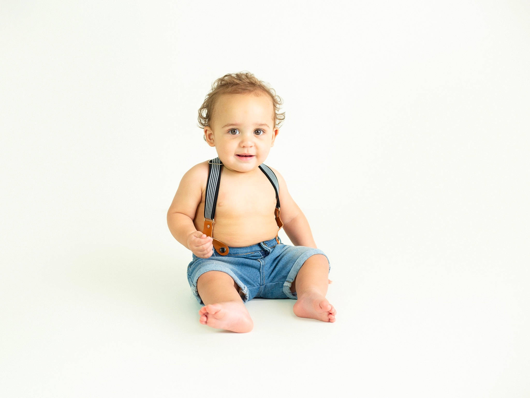 Manny is registered to the contest to win money with this photo: baby, baby_toddler_clothing, barefoot, chest, comfort, elbow, electric_blue, flash_photography, foot, happy, human_leg, joy, knee, leg, person, sitting, smile, sole, thigh, thumb