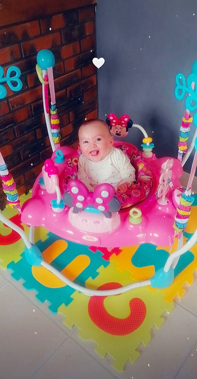 Octavia participe au concours pour gagner de l'argent avec cette photo : baby, baked_goods, birthday, birthday_cake, cake, child, dessert, food, fun, party, person, pink, play, sweetness, toddler, toy