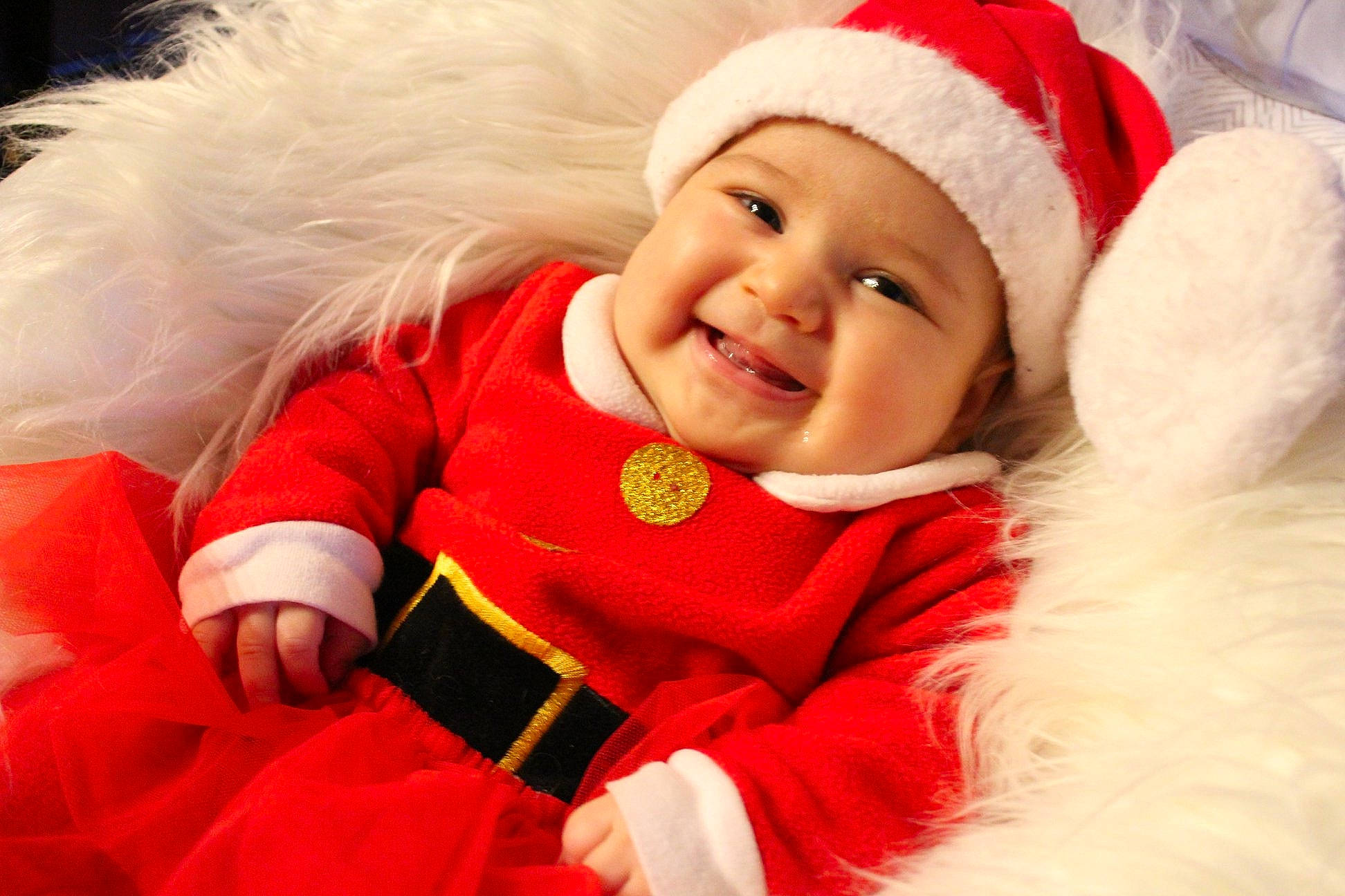 Lianna is registered to the contest to win money with this photo: child, christmas, facial_expression, fictional_character, fun, fur, fur_clothing, girl, happiness, headwear, holiday, infant, joy, lap, person, product, red, santa_claus, skin, smile