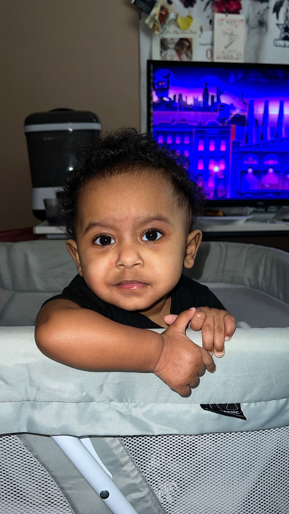 Xuri is registered to the contest to win money with this photo: black_hair, cable_television, cheek, chin, comfort, cool, eye, eyebrow, eyelash, facial_expression, finger, flash_photography, fun, head, iris, mouth, nose, person, skin, smile