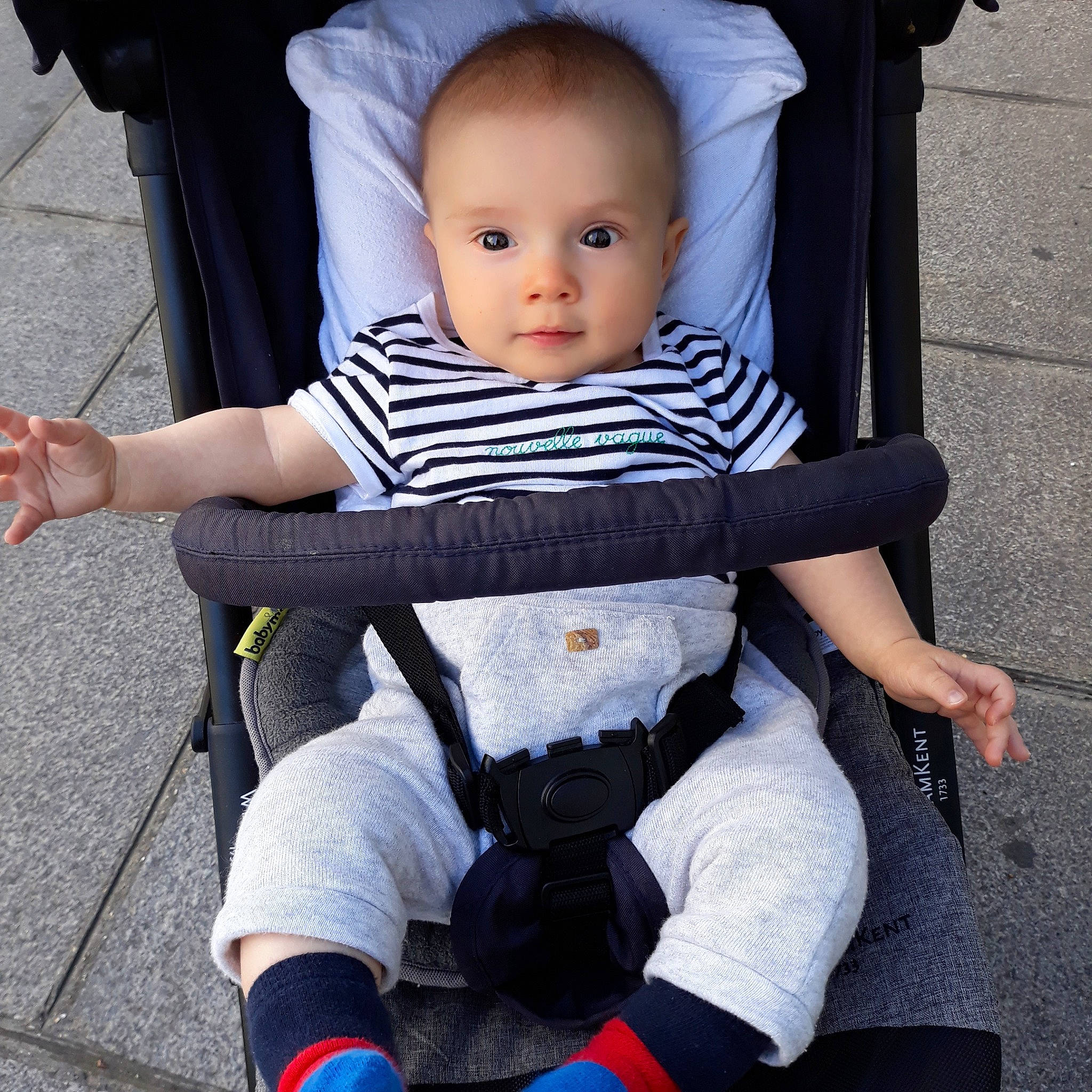 Ernest a rejoint le concours — aidez-le/la à gagner de superbes lots ! auto_part, baby, baby_carriage, baby_in_car_seat, baby_products, car_seat, chair, cheek, child, cool, face, head, jeans, lip, person, product, sitting, skin, toddler, vacation