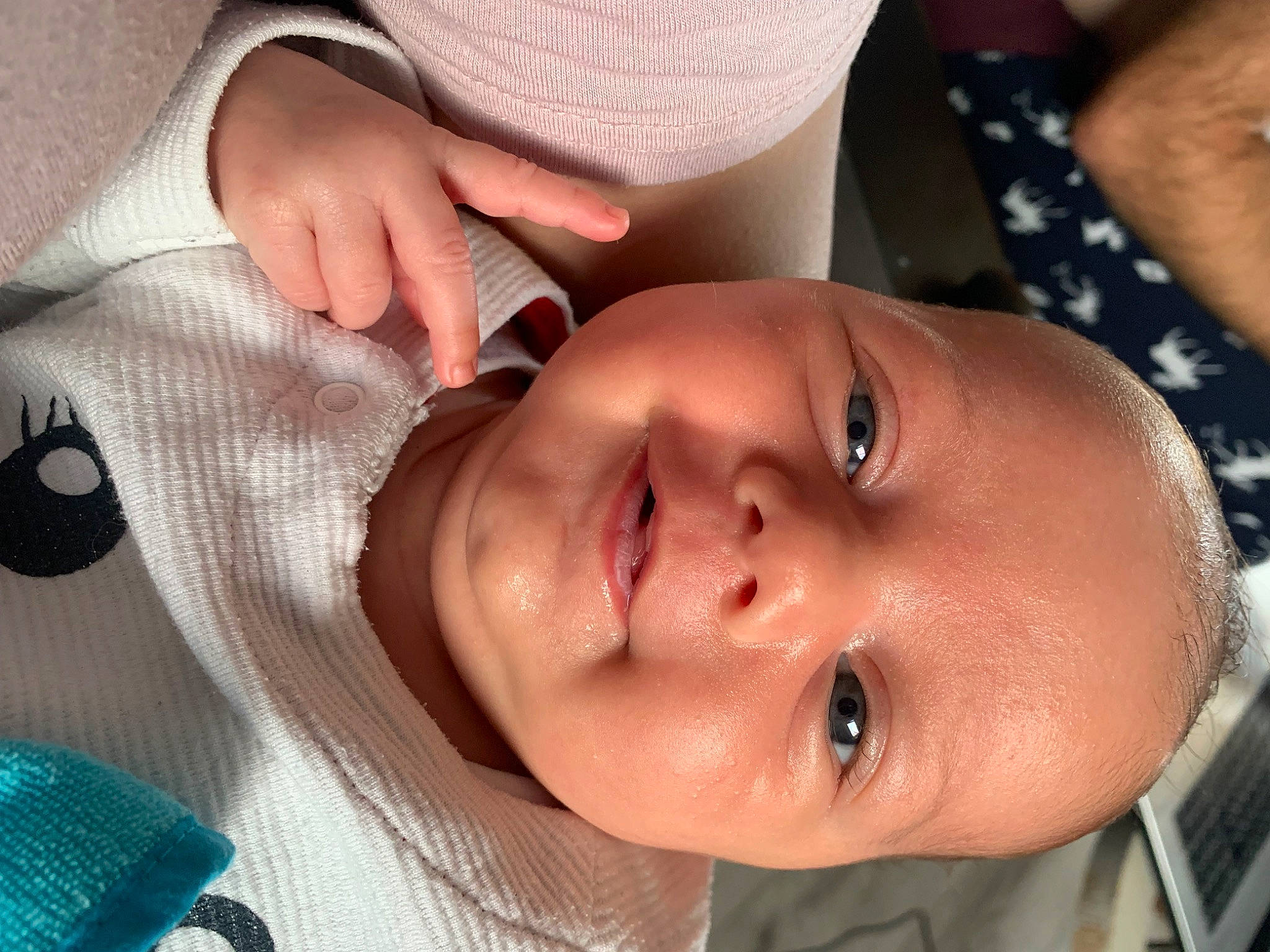 Maxine participe au concours pour gagner de l'argent avec cette photo : baby, cheek, ear, eye, eyebrow, eyelash, face, finger, forehead, gesture, head, human_body, iris, lip, mouth, neck, nose, organ, person, skin