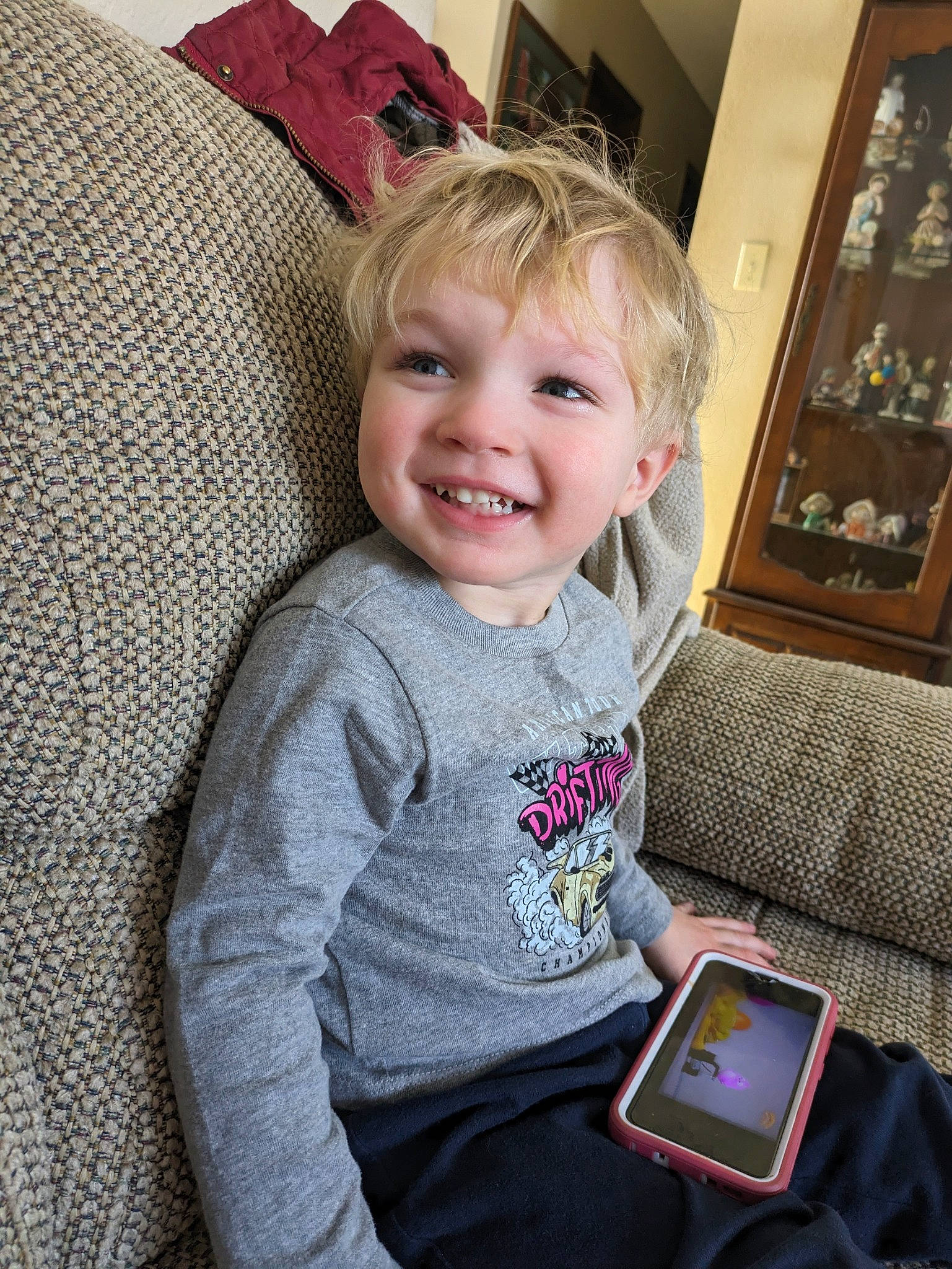 Ragnar is registered to the contest to win money with this photo: baby_toddler_clothing, child, comfort, communication_device, couch, display_device, fun, gadget, happy, iris, joy, mobile_device, person, picture_frame, product, room, sitting, sleeve, smile, t_shirt