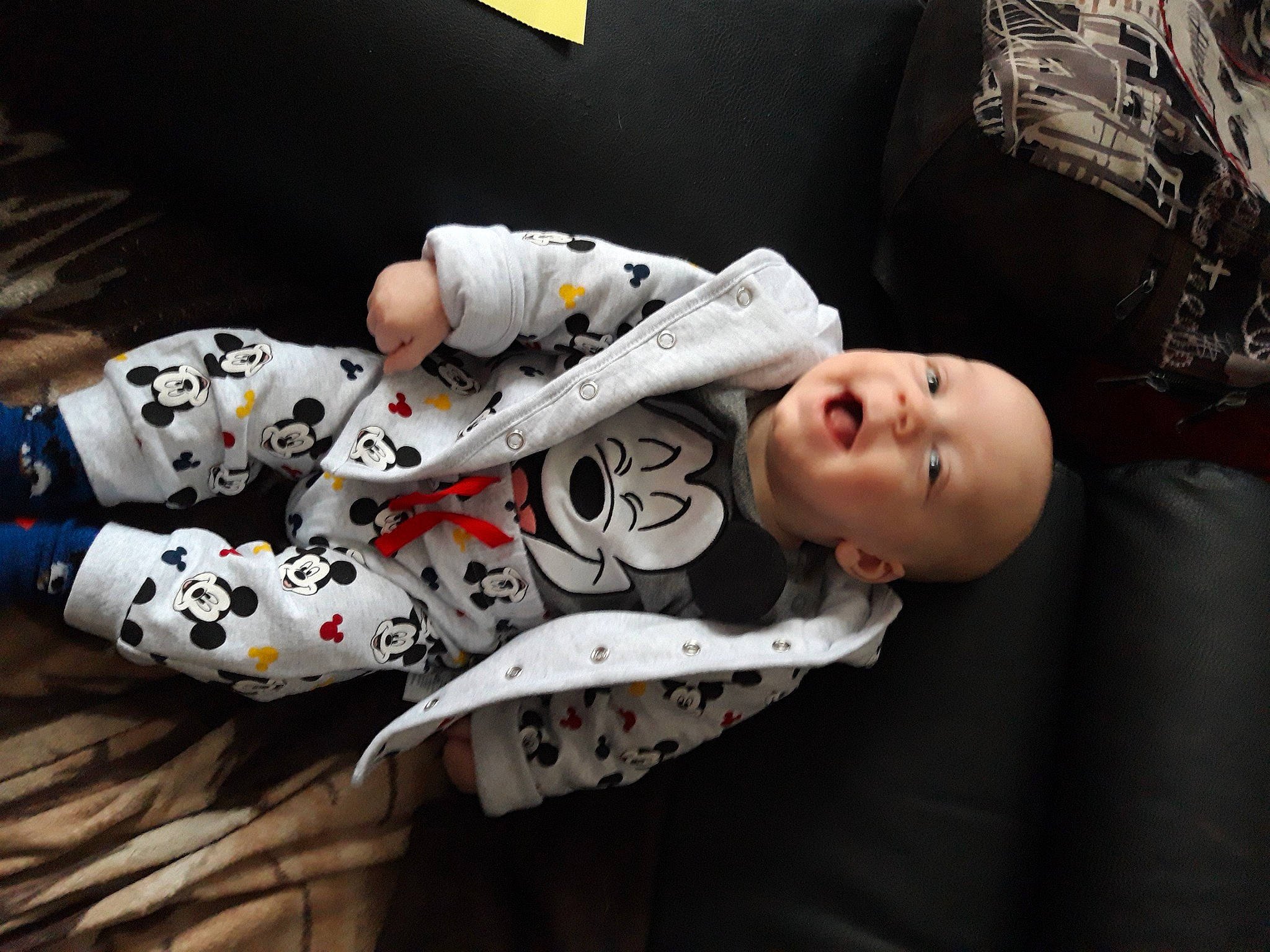 Logan participe au concours pour gagner de l'argent avec cette photo : baby, carmine, child, comfort, dress, flash_photography, human_body, human_leg, leg, linens, pattern, person, portrait_photography, room, sitting, sleeve, textile, toddler, tree