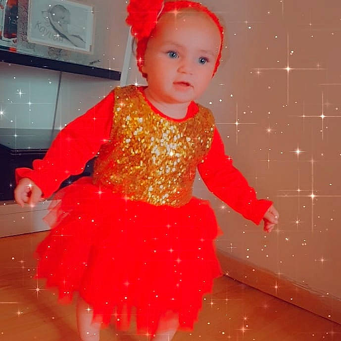 Kayliah a rejoint le concours — aidez-le/la à gagner de superbes lots ! child, clothing, costume, fun, peach, person, pink, toddler