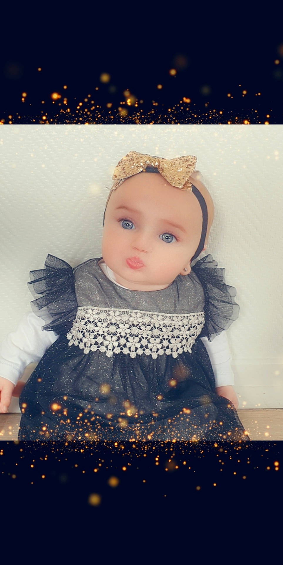 Kayliah participe au concours pour gagner de l'argent avec cette photo : baby, cheek, child, child_model, dress, head, iris, person, photography, skin, toddler, winter, yellow