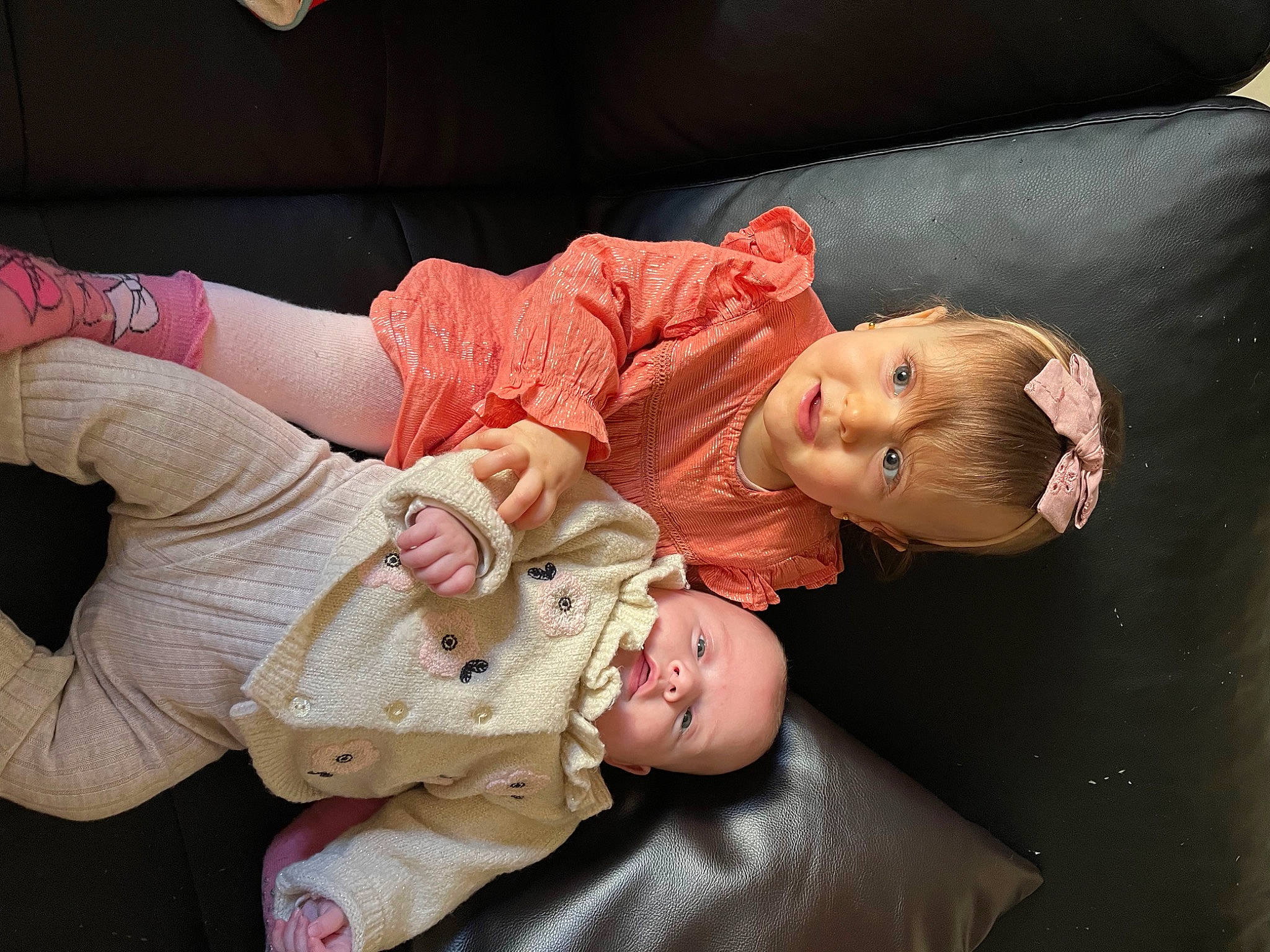 April a rejoint le concours — aidez-le/la à gagner de superbes lots ! abdomen, baby, baby_products, baby_toddler_clothing, cheek, child, comfort, couch, gesture, happy, lap, leg, mouth, person, pink, sitting, skin, sleeve, smile, thumb