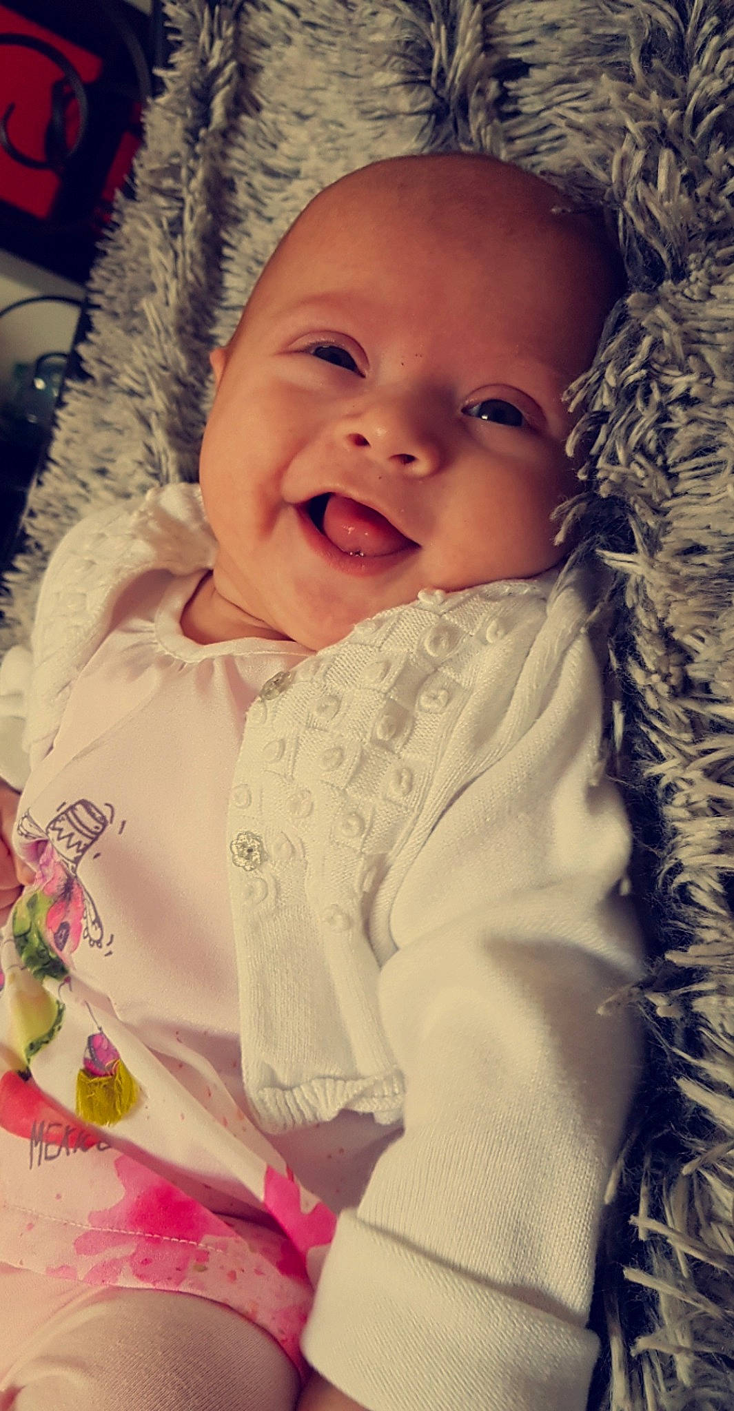 Anaelle a rejoint le concours — aidez-le/la à gagner de superbes lots ! baby, baby_toddler_clothing, cheek, chin, eye, eyebrow, face, facial_expression, happy, head, human_body, iris, lip, mouth, nose, people_in_nature, person, skin, sleeve, smile