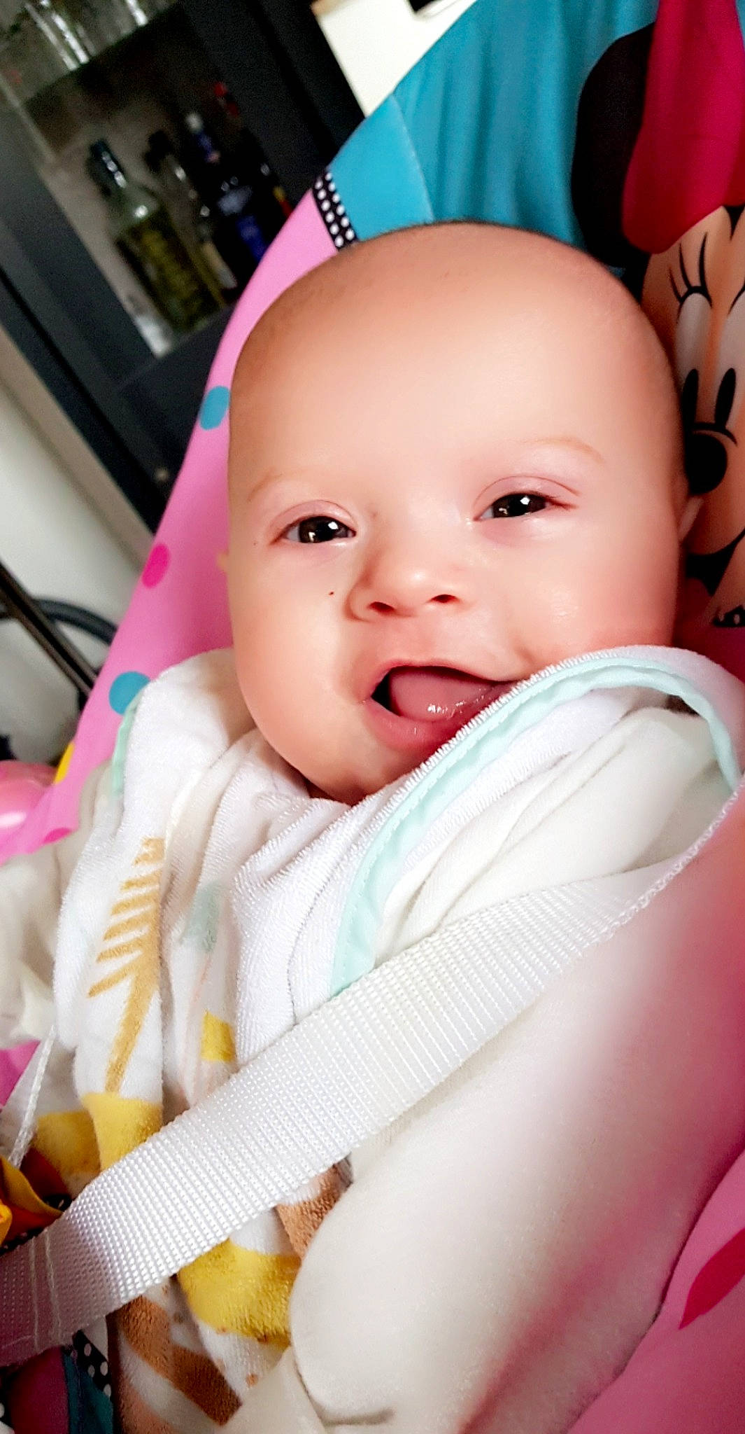 Anaelle a rejoint le concours — aidez-le/la à gagner de superbes lots ! baby, baby_laughing, baby_products, baby_safety, baby_toddler_clothing, cheek, child, comfort, finger, fun, happy, iris, linens, magenta, person, pink, service, sitting, skin, smile