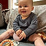 Maëlys Bodein participe au concours pour gagner de l'argent avec cette photo : baby, smiling, toy, couch, indoor, child, happy, person, infant, clothing, sitting, hand, face, cute, playful, furniture, wood, blanket, room, head
