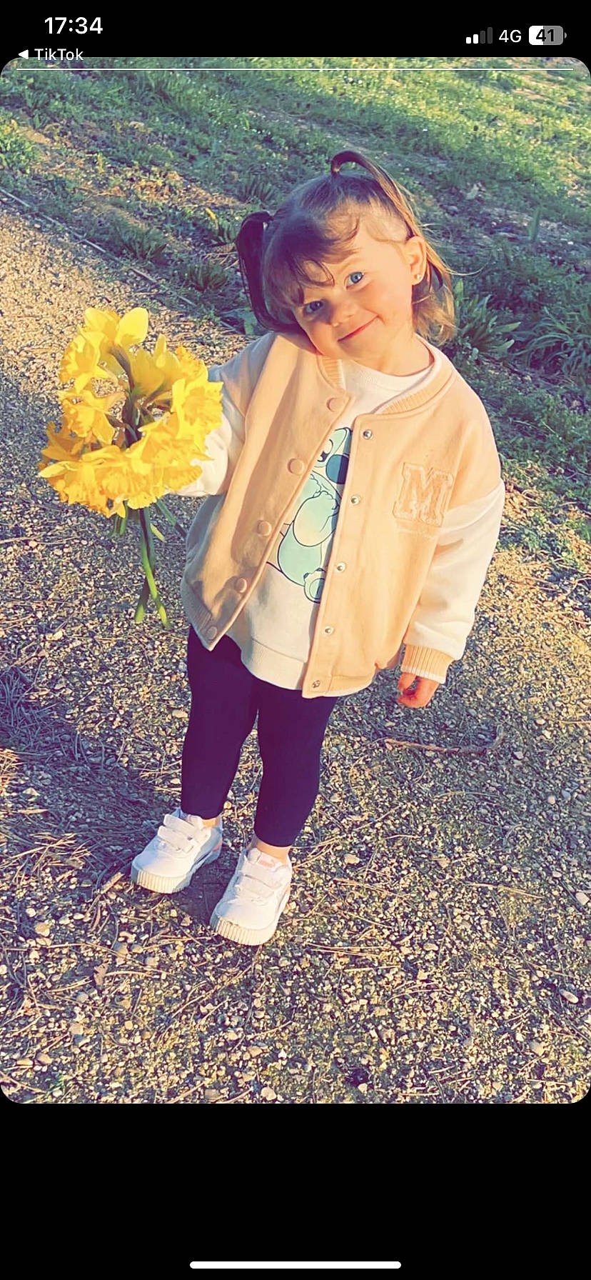 Lyly a rejoint le concours — aidez-le/la à gagner de superbes lots ! child, cool, denim, electric_blue, flower, fun, grass, hairstyle, happy, human_leg, joy, orange, pattern, people_in_nature, person, plant, sleeve, soil, sunlight, textile