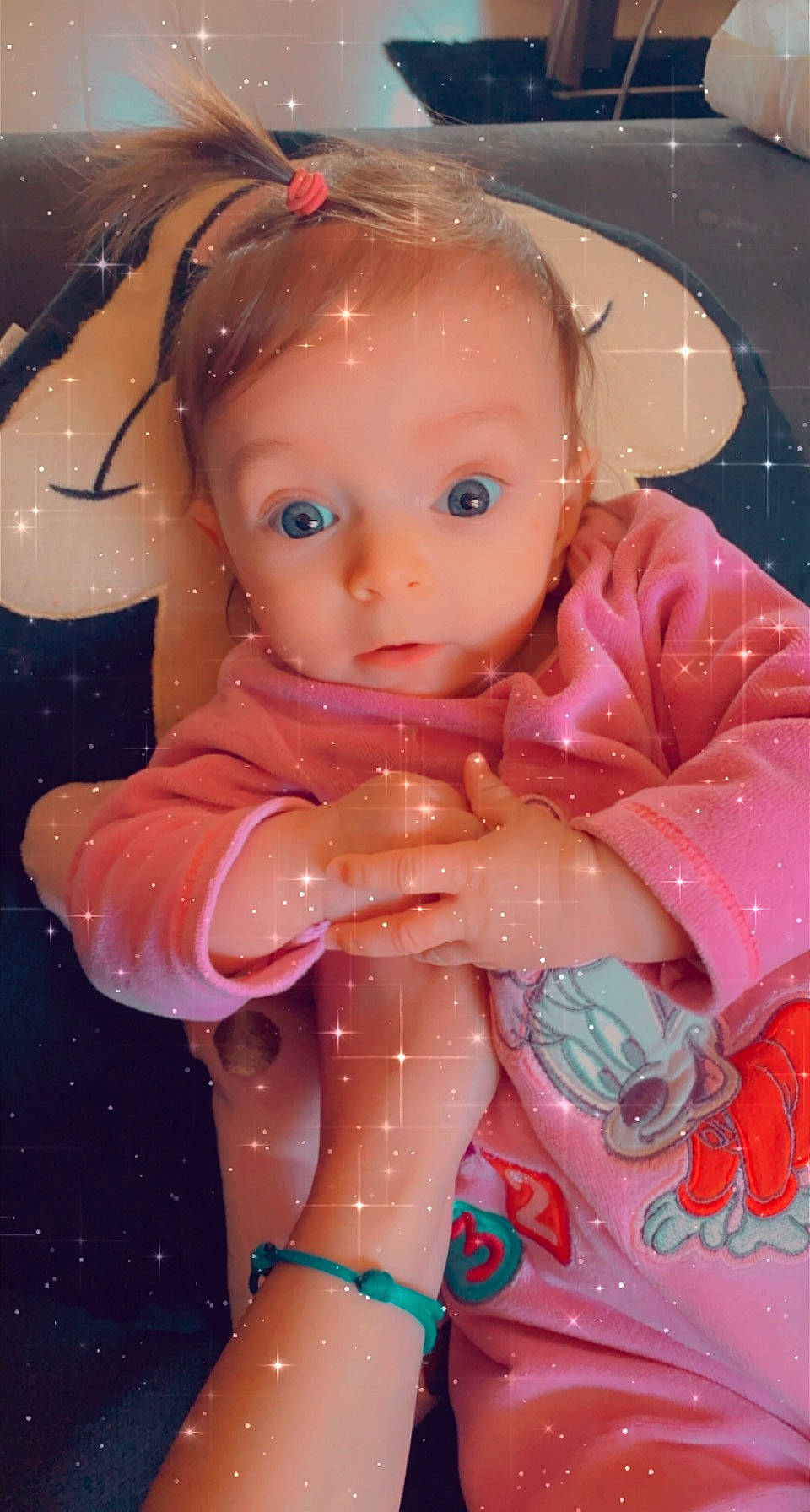 Shaïla participe au concours pour gagner de l'argent avec cette photo : cheek, chest, child, doll, eyelash, fun, human, human_body, joint, lip, mouth, peach, person, pink, plastic, skin, space, surprise, textile, thigh