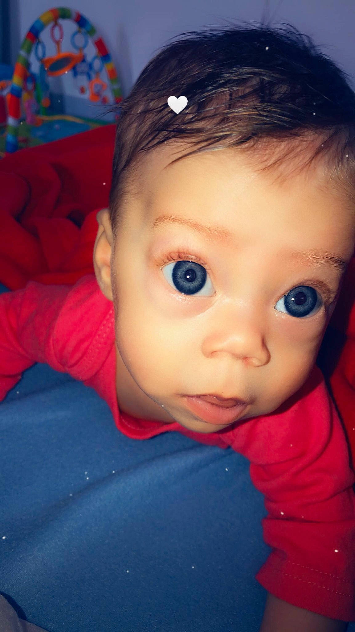 Lésia a rejoint le concours — aidez-le/la à gagner de superbes lots ! baby, baby_toddler_clothing, blue, cheek, child, chin, eye, eyebrow, forehead, iris, lip, organ, person, skin, toddler