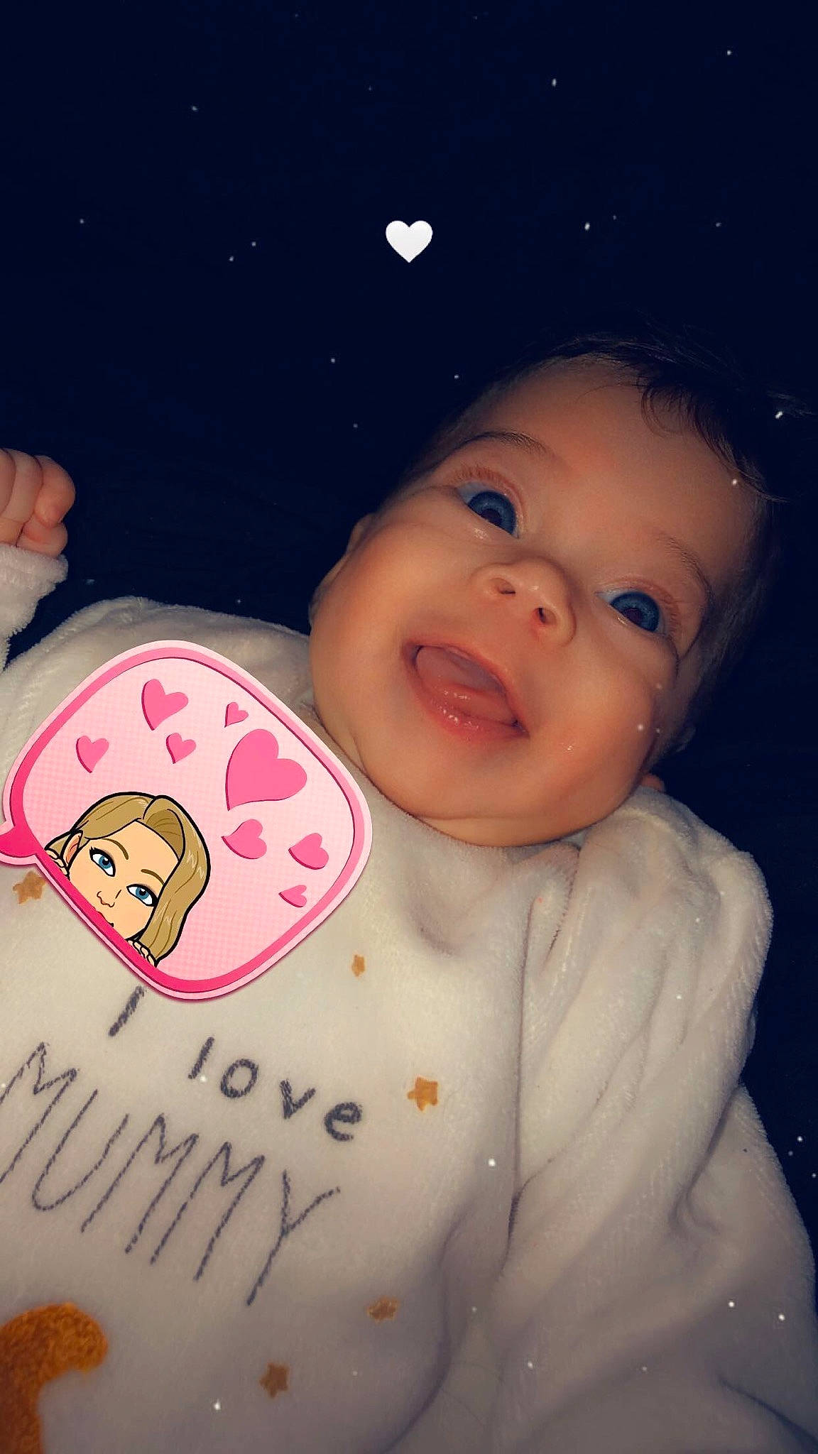 Lésia participe au concours pour gagner de l'argent avec cette photo : baby, baby_toddler_clothing, bib, cheek, chin, forehead, handwriting, happy, heart, human, lip, love, organ, person, pleased, space