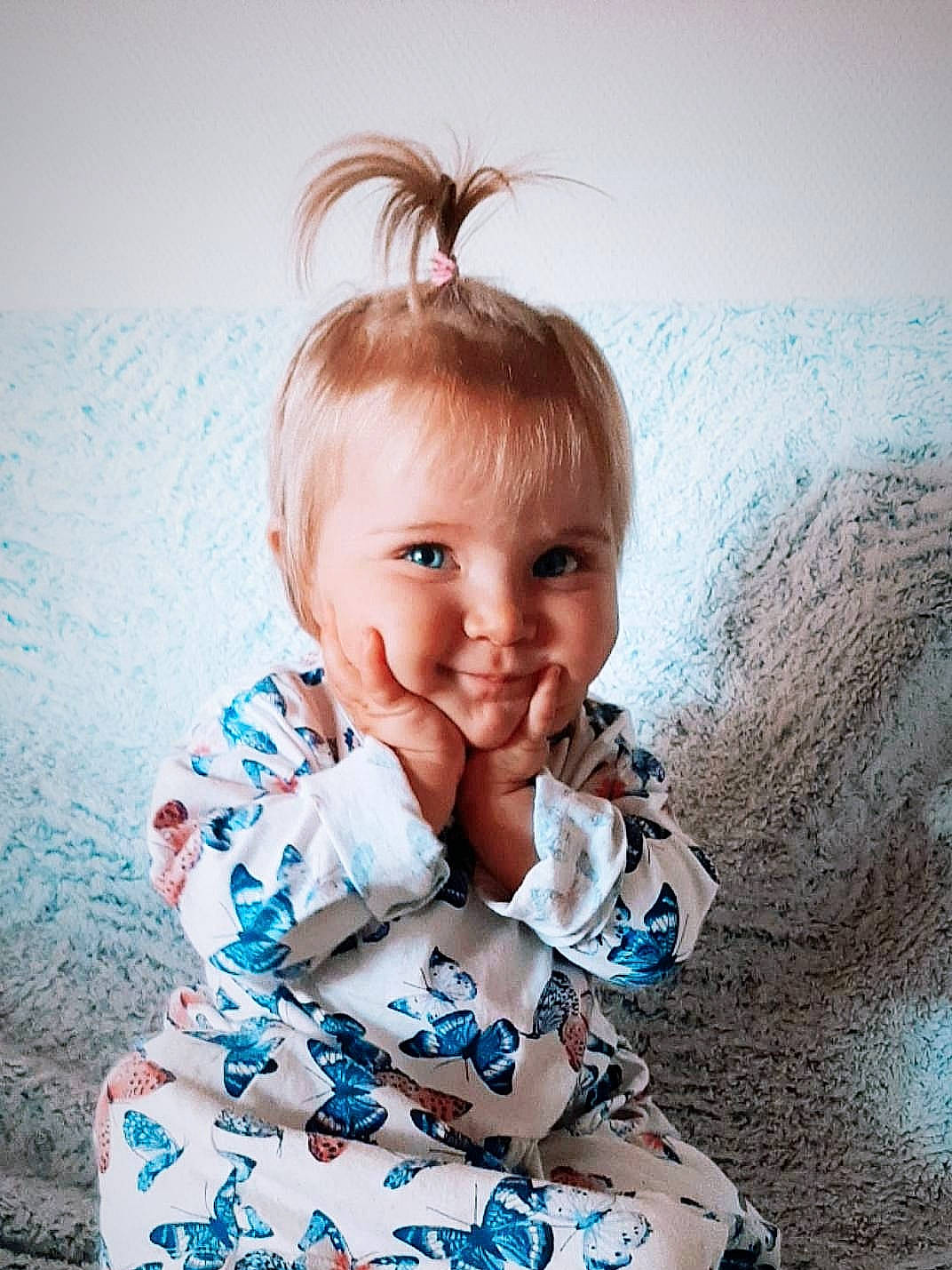 Antonia Alina a rejoint le concours — aidez-le/la à gagner de superbes lots ! baby, baby_toddler_clothing, cheek, child, happy, person, photography, portrait, portrait_photography, sitting, smile, toddler