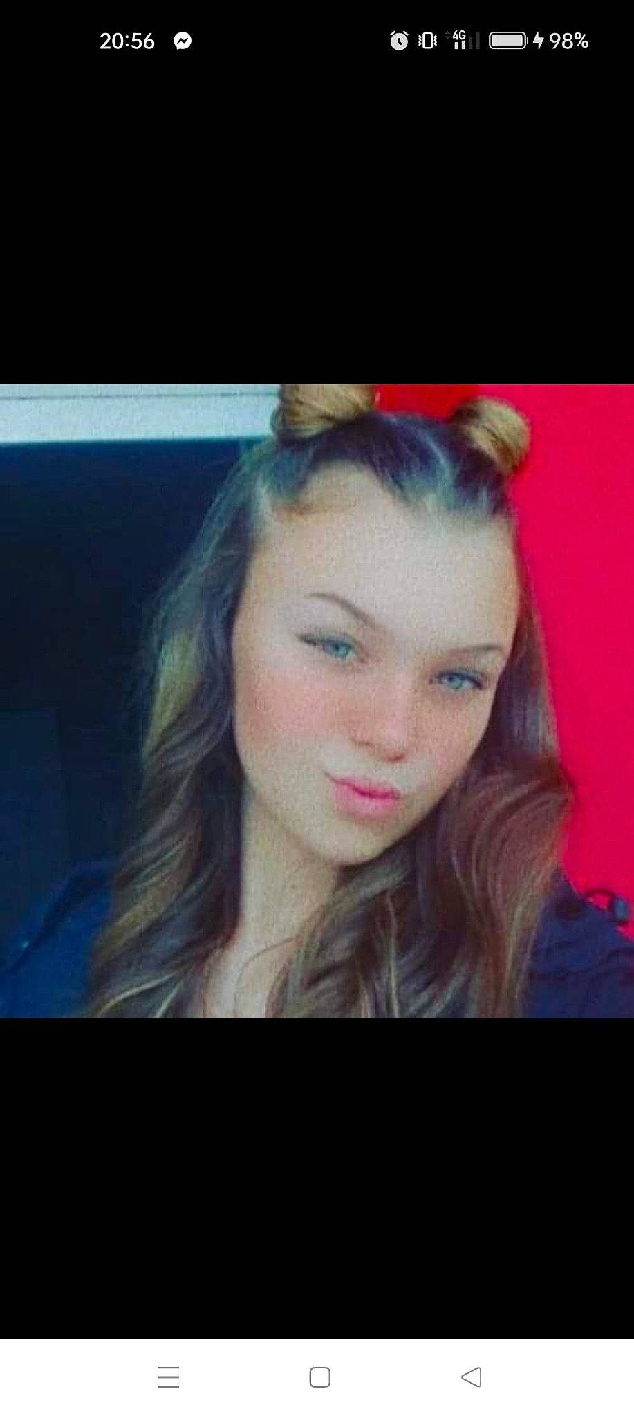 Sohane participe au concours pour gagner de l'argent avec cette photo : brown_hair, cheek, electric_blue, eye_liner, eyebrow, eyelash, flash_photography, forehead, happy, iris, jaw, layered_hair, lip, lipstick, makeover, mouth, neck, nose, person, smile