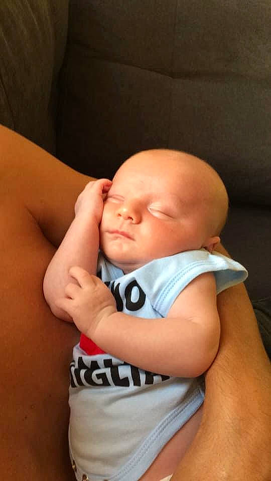 Alenzo a rejoint le concours — aidez-le/la à gagner de superbes lots ! abdomen, arm, baby, birth, cheek, child, hand, muscle, person, skin, toddler