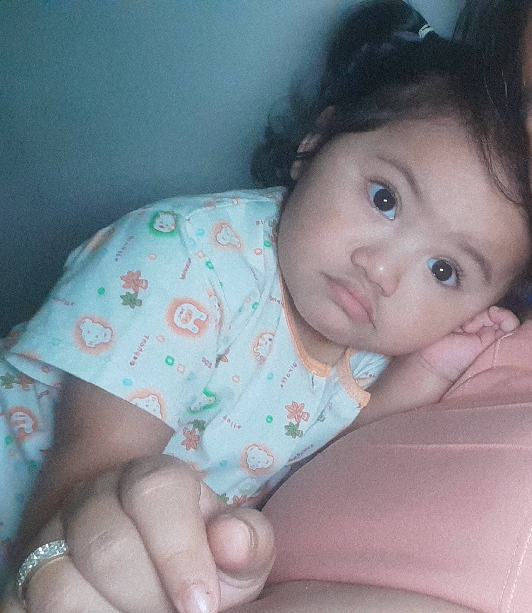 Vaihani participe au concours pour gagner de l'argent avec cette photo : baby, baby_toddler_clothing, cheek, chin, comfort, dress, eyebrow, eyelash, finger, hand, head, human_body, iris, lip, mouth, neck, nose, person, skin, sleeve