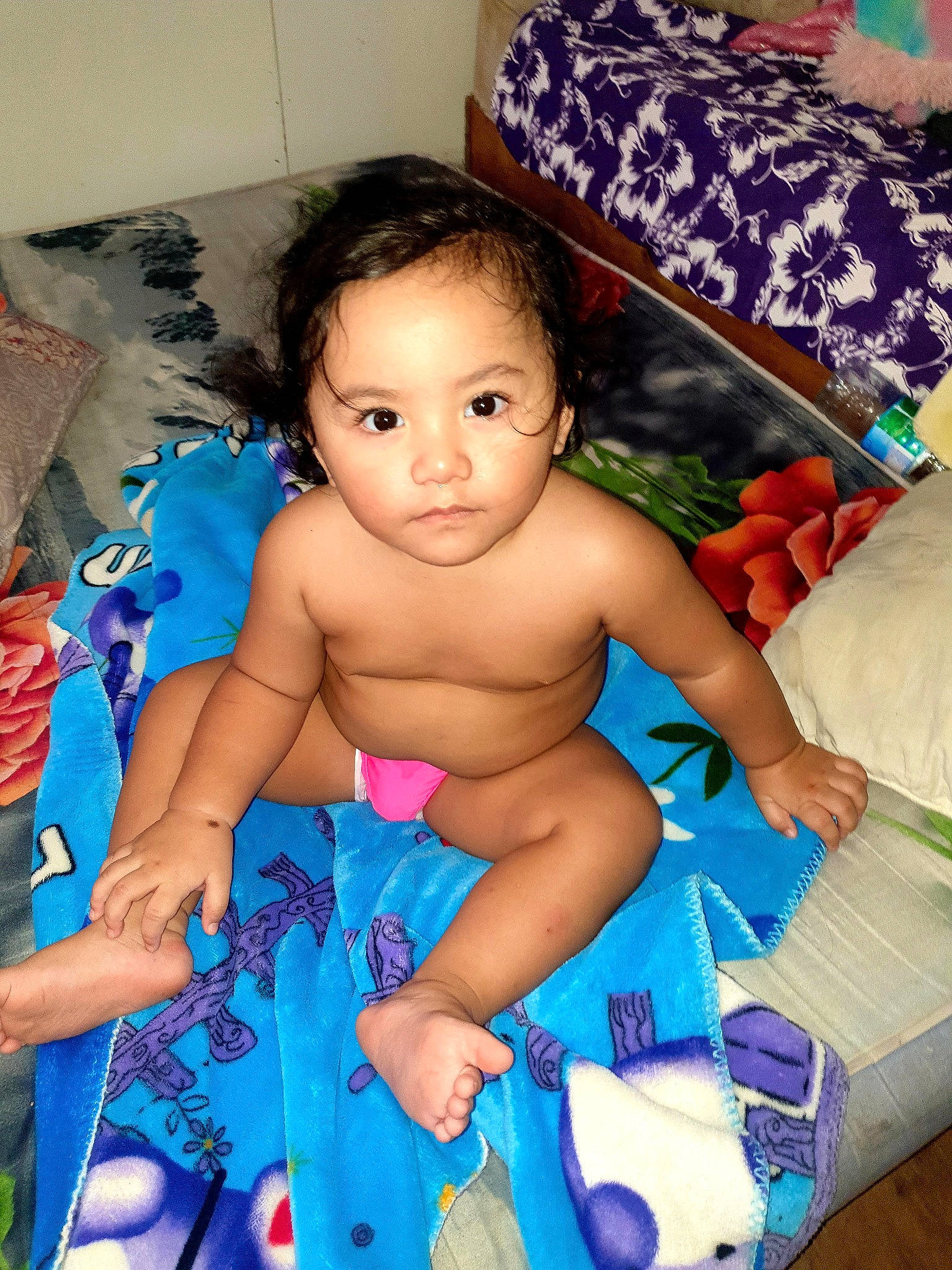 Vaihani participe au concours pour gagner de l'argent avec cette photo : abdomen, baby, baby_toddler_clothing, blue, cheek, chest, child, comfort, diaper, finger, fun, happy, human_leg, iris, nail, person, skin, thigh, thumb, toddler