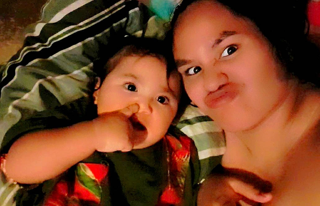 Vaihani participe au concours pour gagner de l'argent avec cette photo : adaptation, baby, black_hair, cheek, child, chin, eyebrow, eyelash, finger, fun, gesture, grass, happy, iris, lip, mouth, nose, people_in_nature, person, skin