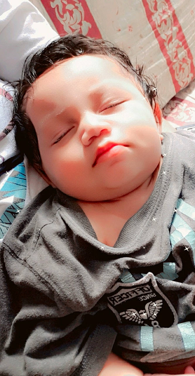 Teviviura participe au concours pour gagner de l'argent avec cette photo : cheek, chin, comfort, eye, eyebrow, eyelash, finger, forehead, gesture, happy, head, jaw, lip, mouth, neck, nose, person, photograph, skin, sleeve