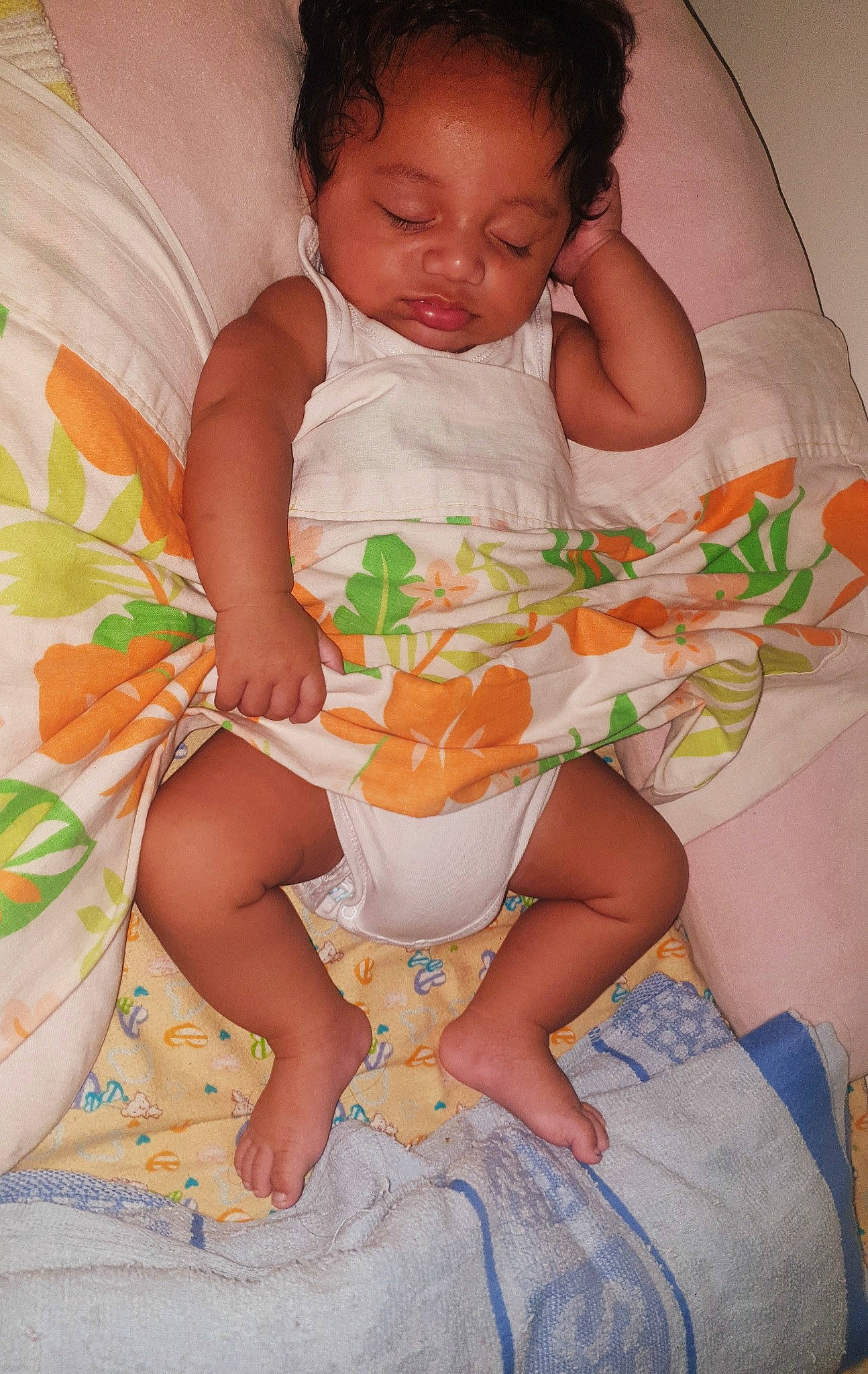 Teviviura a rejoint le concours — aidez-le/la à gagner de superbes lots ! arm, baby_toddler_clothing, cheek, comfort, dress, facial_expression, finger, hand, happy, human_body, iris, leg, mouth, muscle, organ, person, pink, skin, smile, stomach