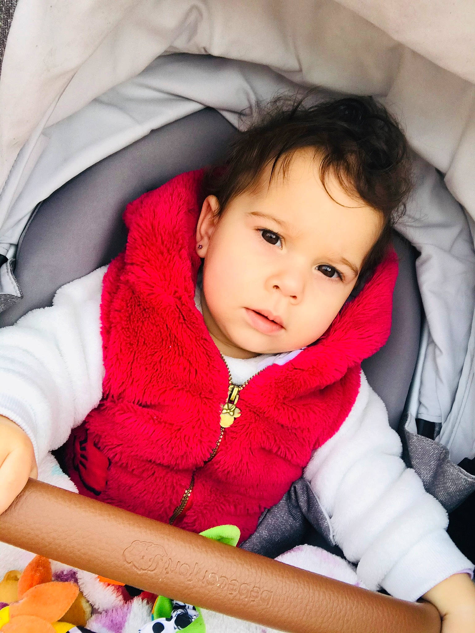 Chiara a rejoint le concours — aidez-le/la à gagner de superbes lots ! baby, beauty, cheek, child, eye, person, sitting, skin, smile, toddler