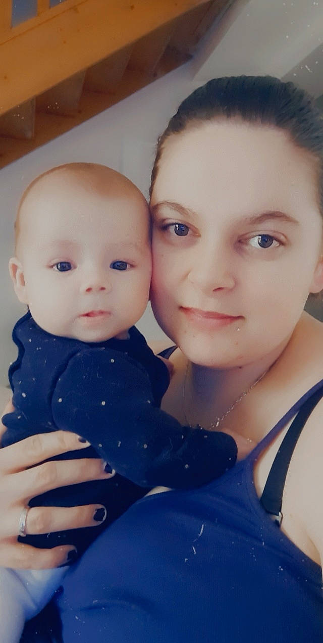 Maëlyne a rejoint le concours — aidez-le/la à gagner de superbes lots ! baby, baby_toddler_clothing, cheek, child, chin, cool, electric_blue, flash_photography, fun, gesture, happy, head, iris, lip, neck, nose, person, shoulder, skin, sleeve