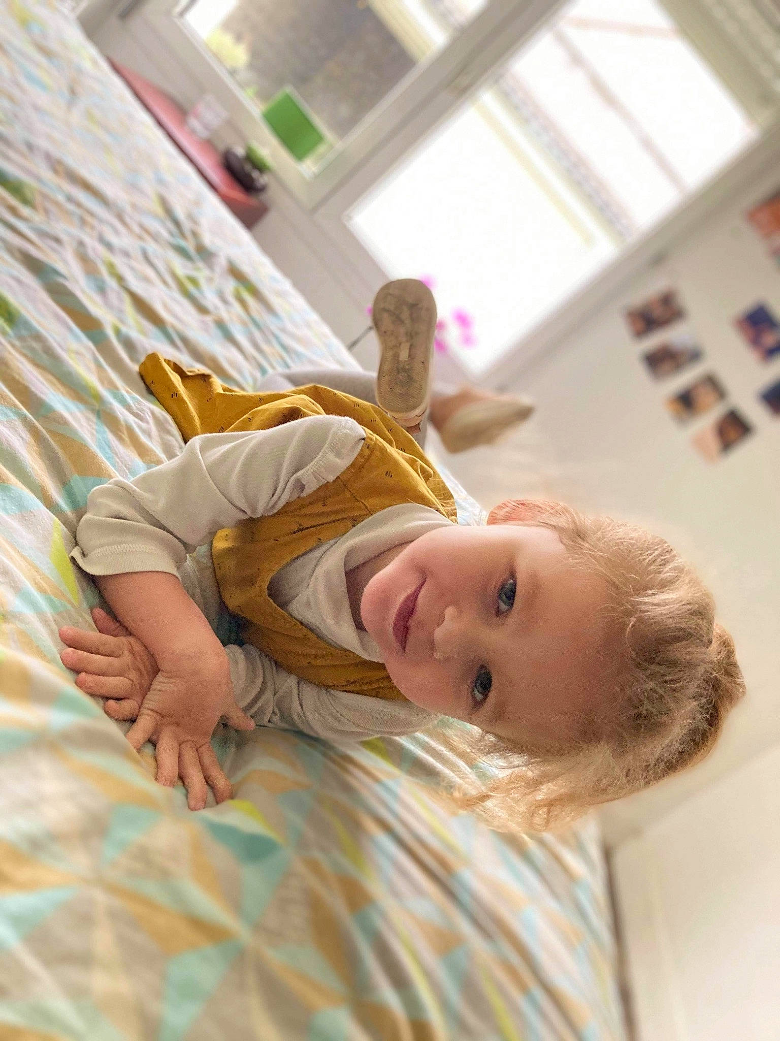 Apryl participe au concours pour gagner de l'argent avec cette photo : baby, baby_toddler_clothing, barefoot, blond, cheek, child, ear, eye, foot, home, mouth, nose, person, room, skin, toddler, toe