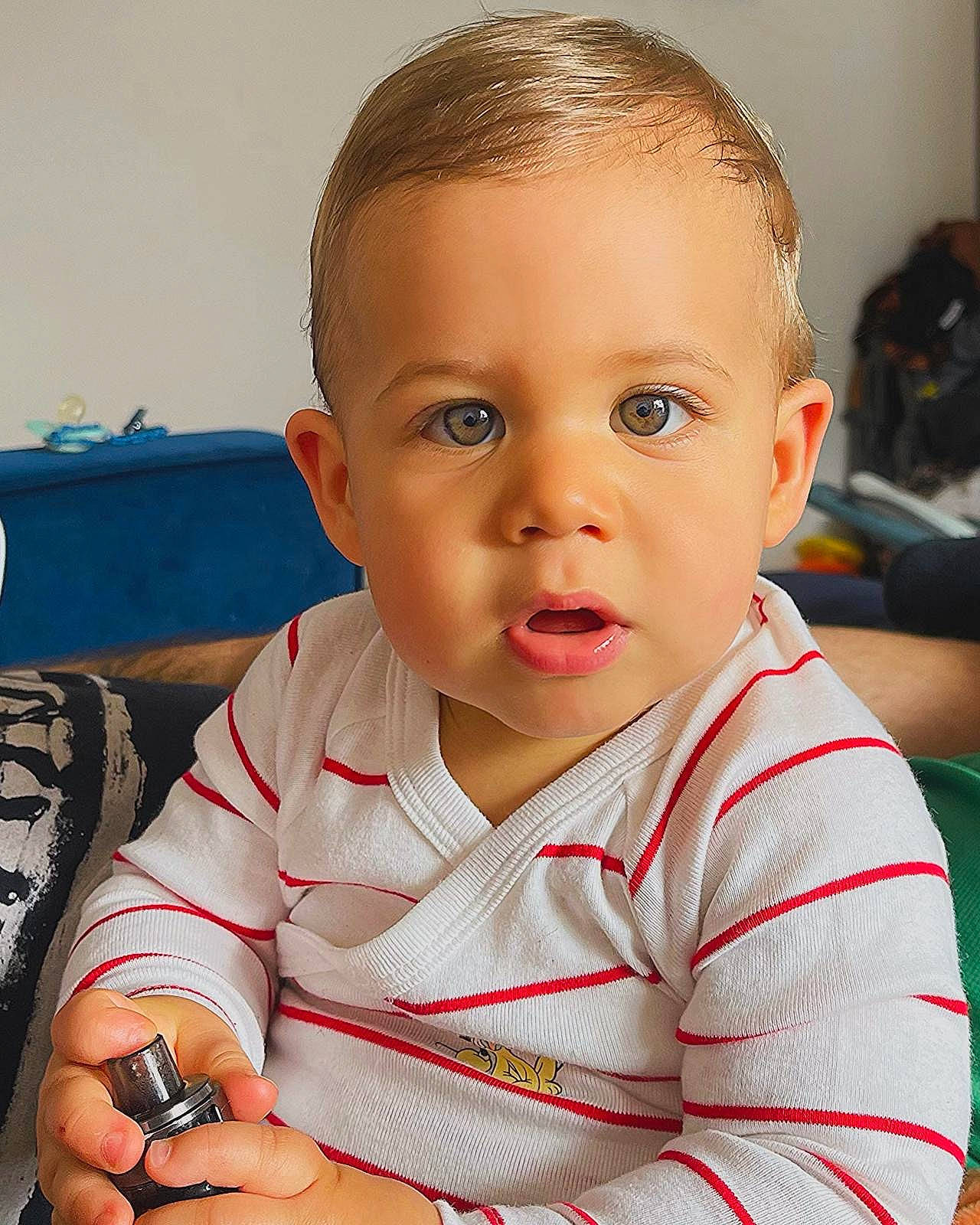 Diego a rejoint le concours — aidez-le/la à gagner de superbes lots ! baby, baby_toddler_clothing, cheek, child, eye, eyebrow, finger, flooring, hair, happy, head, iris, lip, mouth, nail, nose, person, skin, sleeve, smile