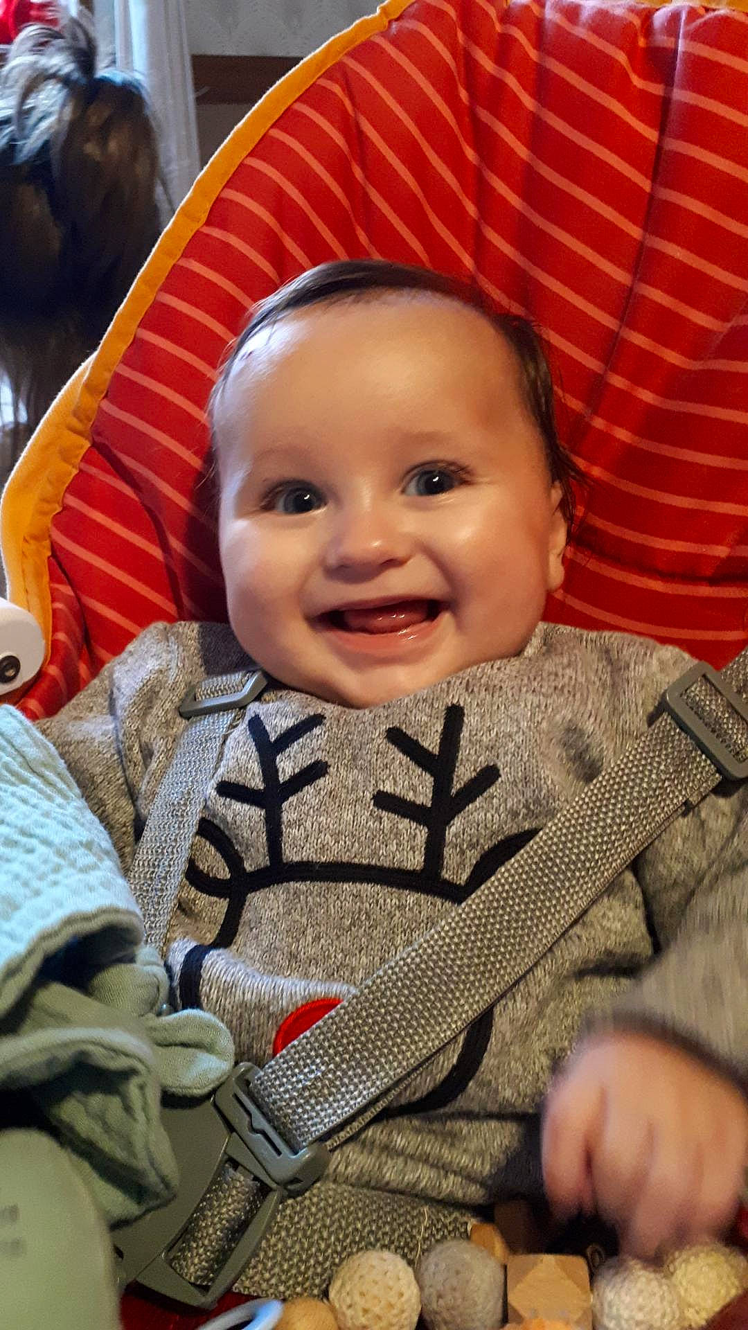 Pierre a rejoint le concours — aidez-le/la à gagner de superbes lots ! baby, baby_toddler_clothing, cheek, child, chin, comfort, eye, facial_expression, forehead, happy, iris, joy, lip, mouth, nose, person, product, sitting, skin, smile
