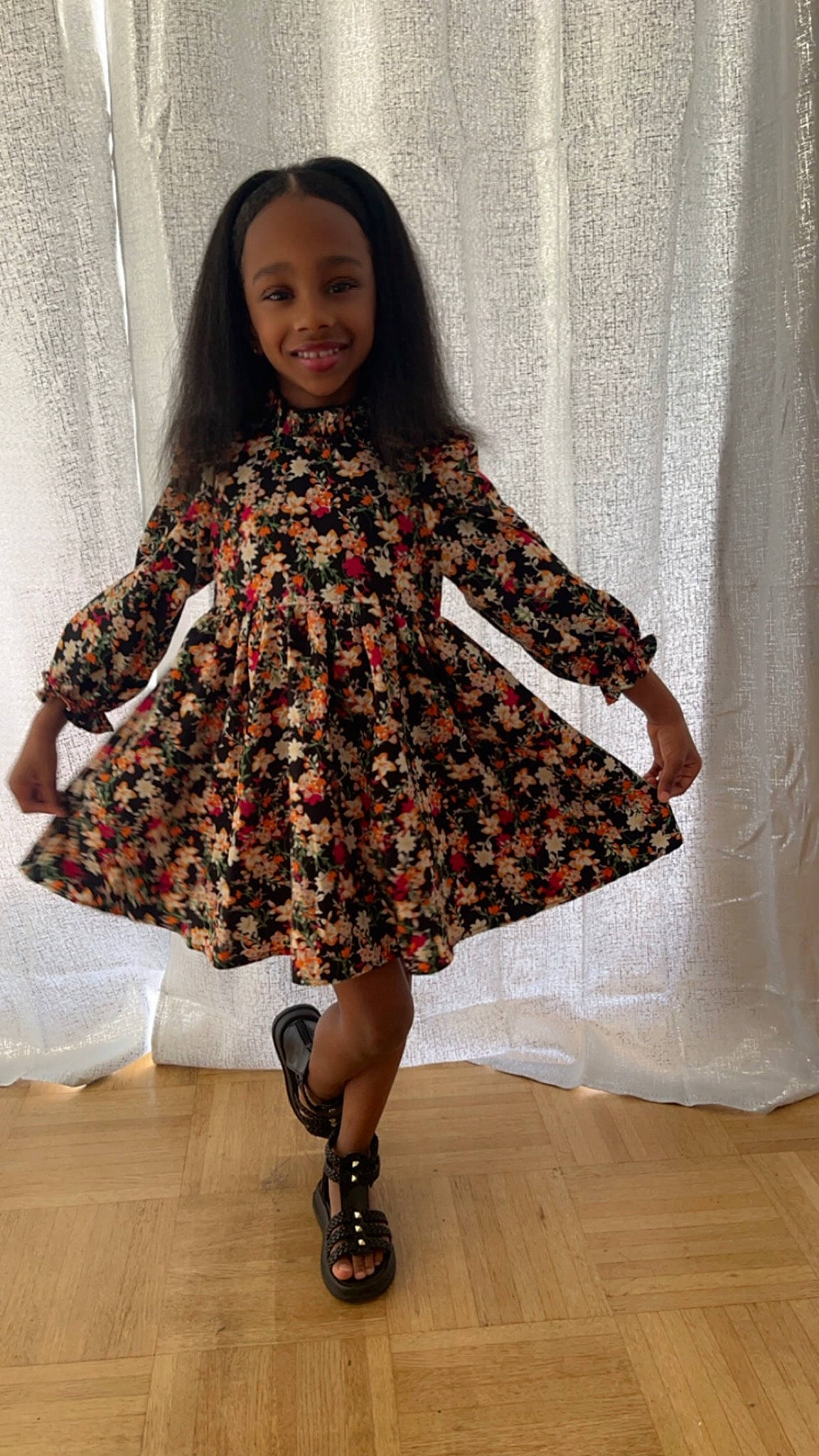 Aaliyah a rejoint le concours — aidez-le/la à gagner de superbes lots ! black_hair, day_dress, event, fashion_design, fashion_model, flooring, formal_wear, happy, human_leg, joint, joy, knee, long_hair, neck, one_piece_garment, pattern, person, shoulder, sleeve, thigh