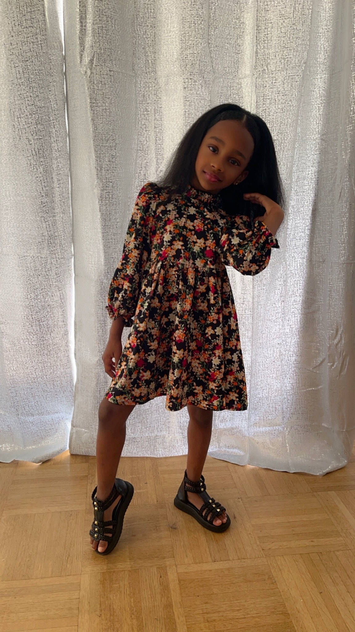 Aaliyah participe au concours pour gagner de l'argent avec cette photo : curtain, day_dress, fashion_design, flooring, footwear, formal_wear, human_leg, joint, joy, knee, long_hair, magenta, one_piece_garment, pattern, person, sandal, sleeve, smile, thigh, toddler