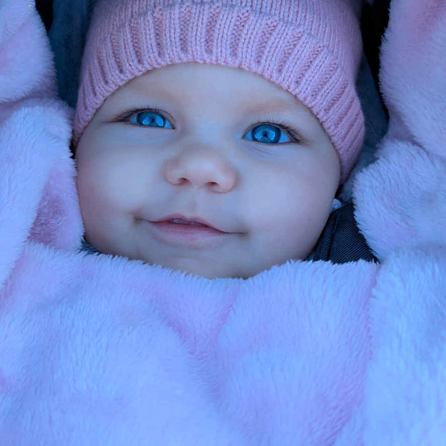 Jade participe au concours pour gagner de l'argent avec cette photo : adorable, baby, baby_face, baby_girl, blue_eyes, child, close_up, cute, fluffy_clothing, happy, headwear, infant, knit_hat, pink_hat, pom_poms, portrait, smiling, soft_texture, warm, winter_clothing