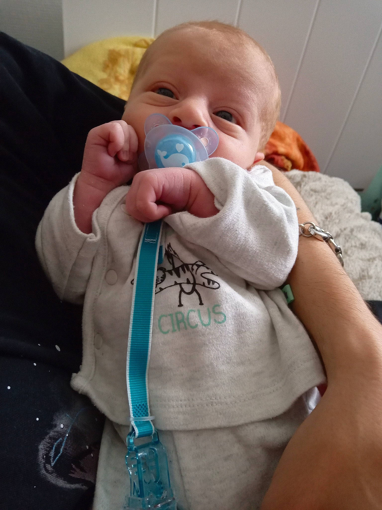 Lucciano participe au concours pour gagner de l'argent avec cette photo : arm, baby, baby_toddler_clothing, cheek, chest, comfort, drinkware, ear, eyelash, finger, gesture, human_body, mouth, nail, neck, nose, person, skin, sleeve, thumb