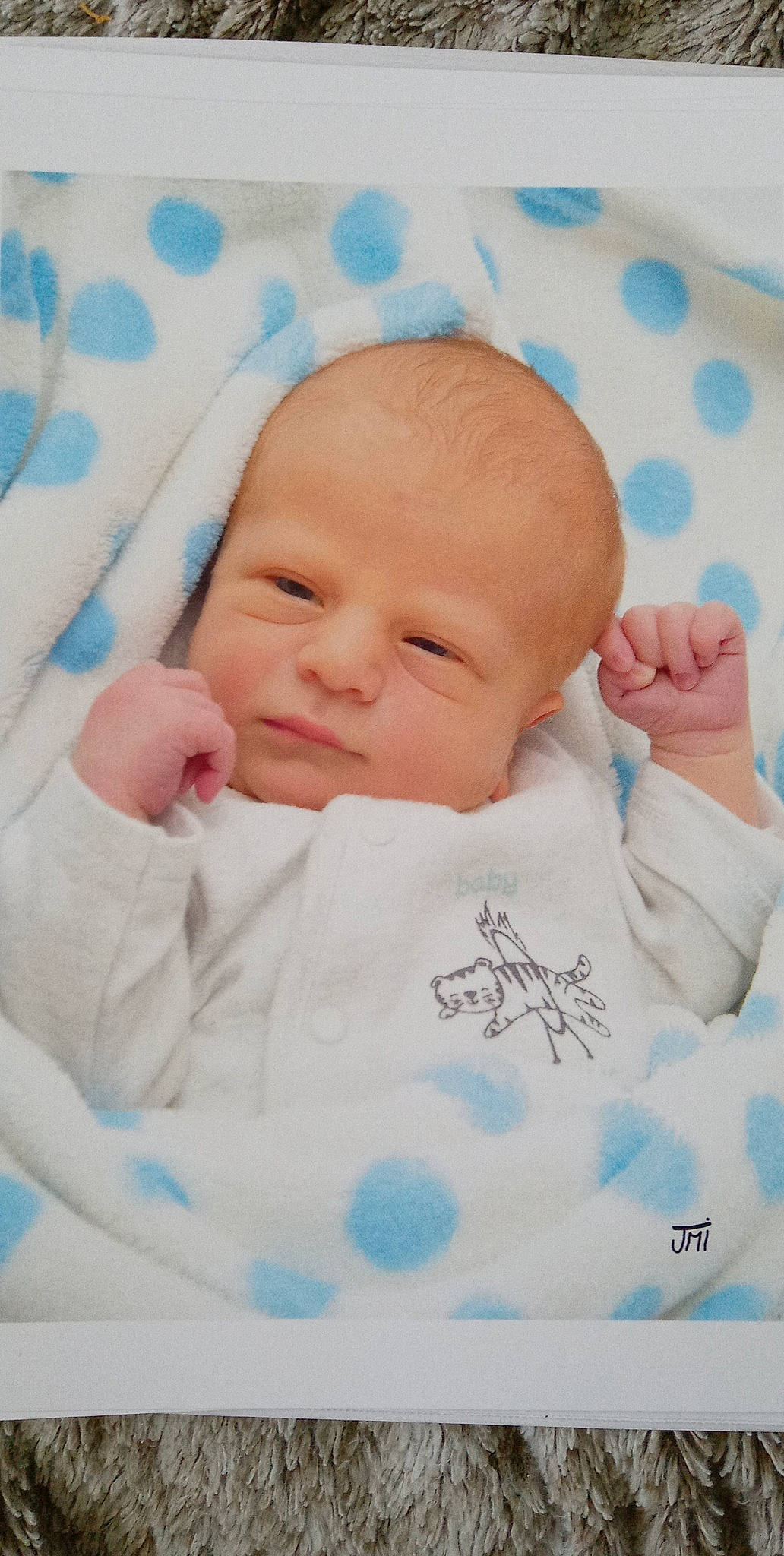 Lucciano a rejoint le concours — aidez-le/la à gagner de superbes lots ! azure, baby, baby_sleeping, baby_toddler_clothing, child, comfort, happy, linens, pattern, person, pink, product, skin, sleeve, smile, textile, thumb, toddler