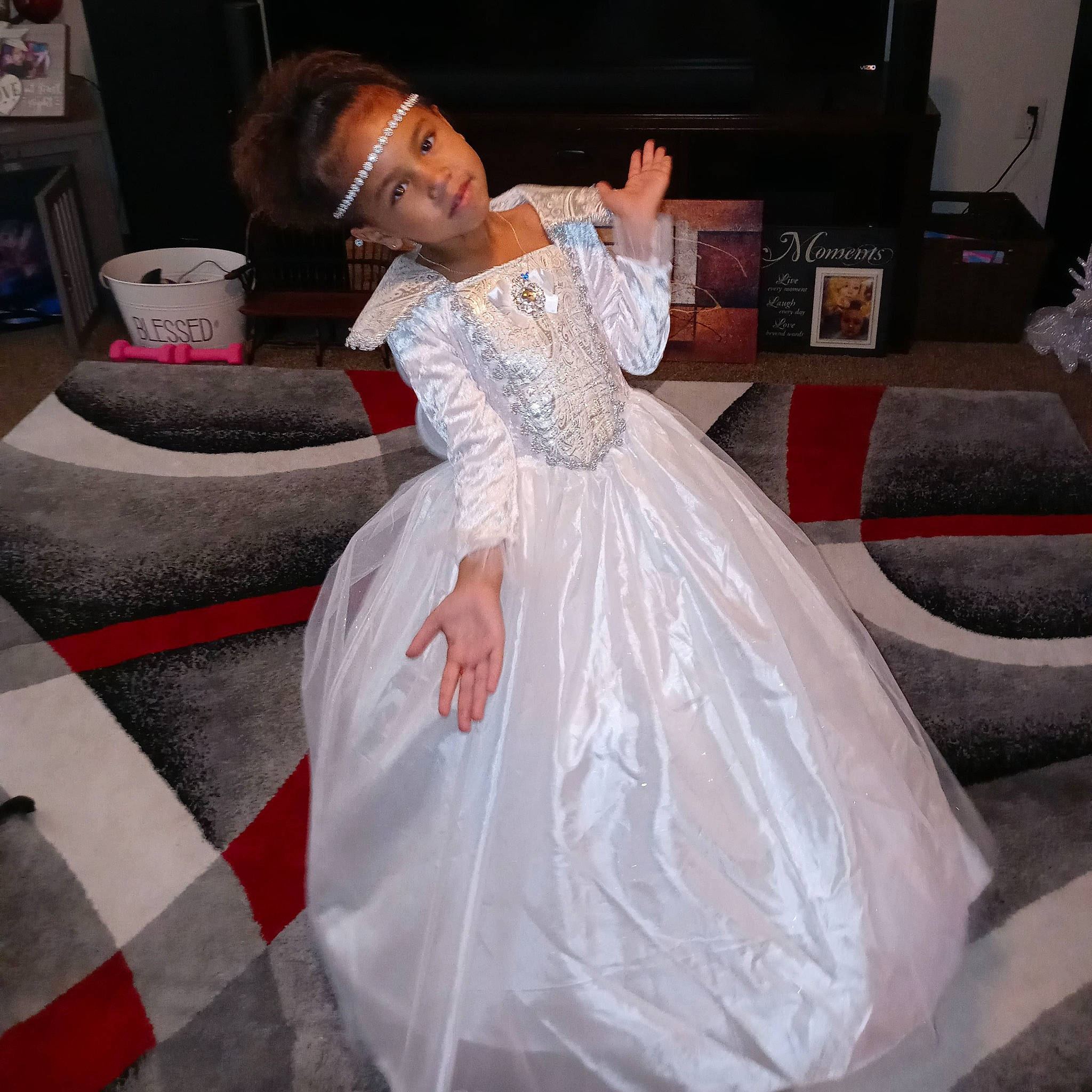 Harmoni is registered to the contest to win money with this photo: bridal_accessory, bridal_clothing, bridal_party_dress, dress, embellishment, event, fashion_design, flash_photography, flooring, formal_wear, gown, hair, happy, haute_couture, headpiece, hoopskirt, person, sitting, television, wedding_ceremony_supply