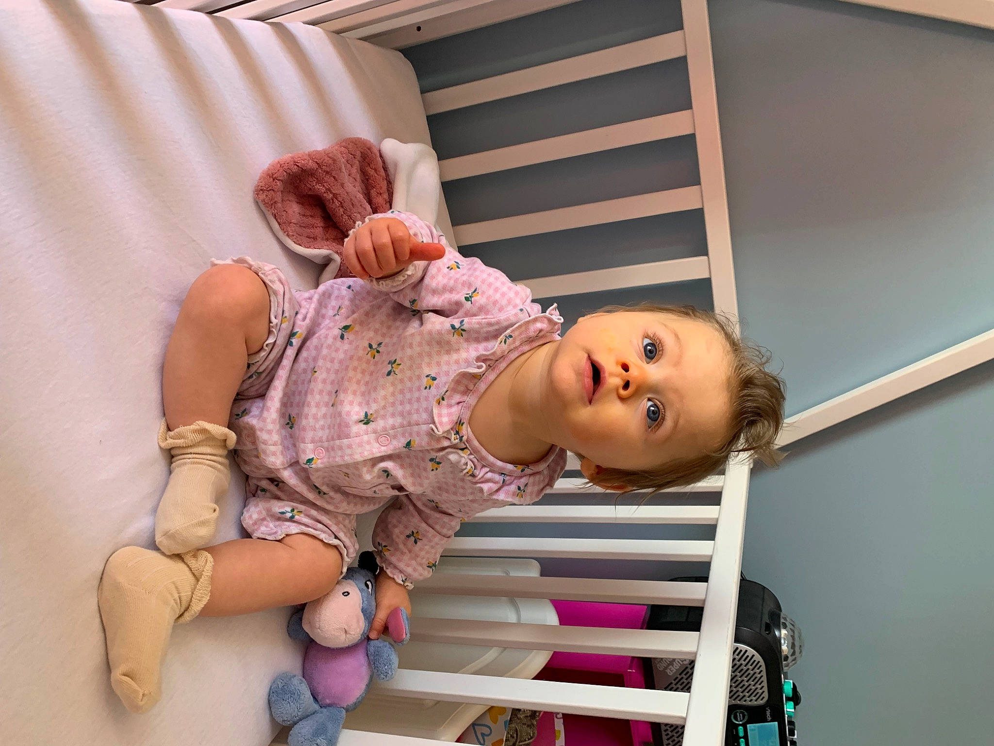 Joy a rejoint le concours — aidez-le/la à gagner de superbes lots ! abdomen, baby, baby_products, baby_toddler_clothing, child, comfort, curtain, elbow, happy, human_leg, magenta, person, pink, room, sitting, sleeve, stairs, surprise, thigh, toddler