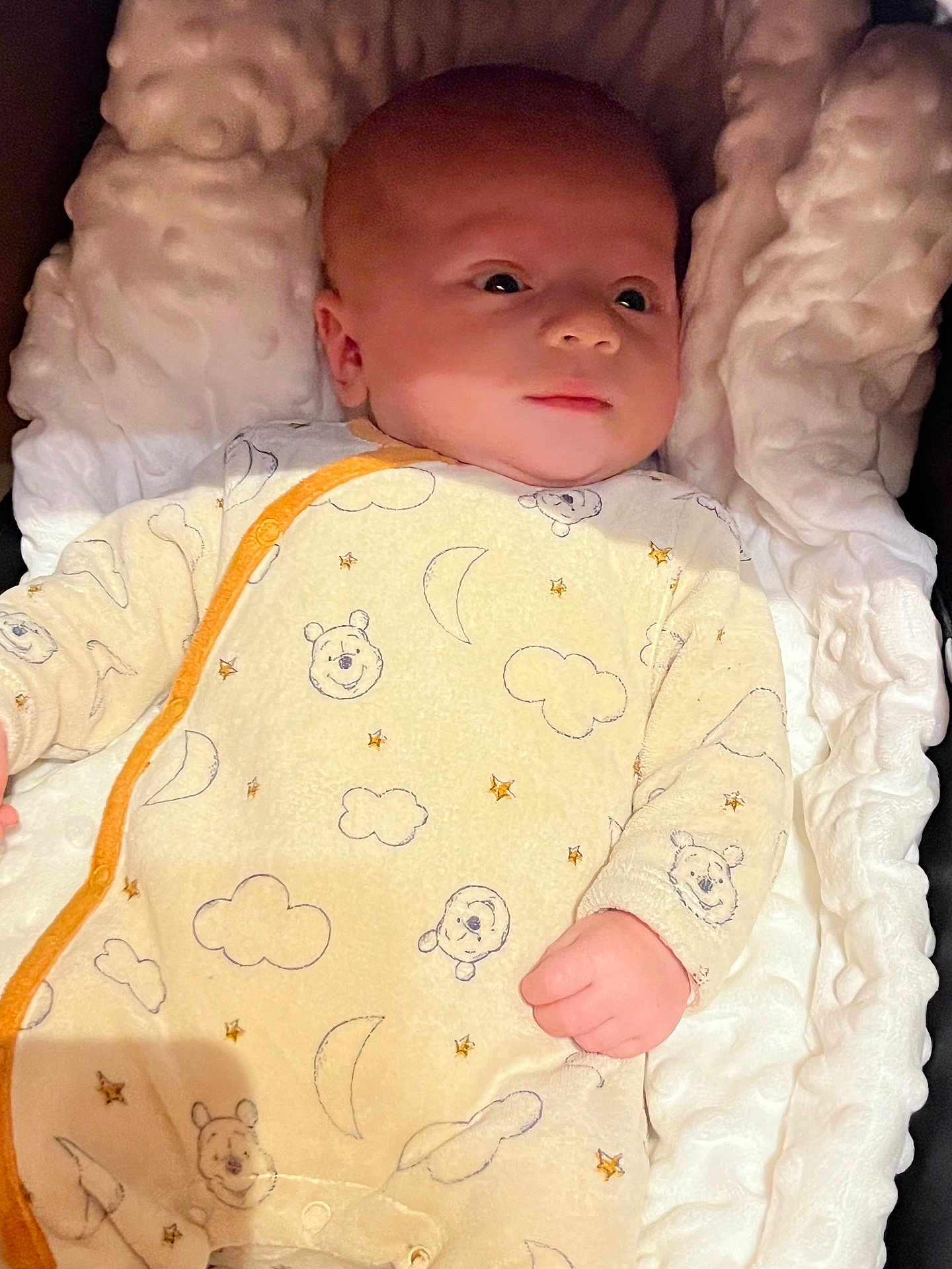 Marco a rejoint le concours — aidez-le/la à gagner de superbes lots ! baby, infant, blanket, onesie, clothing, sleepwear, cute, face, hand, soft, texture, stars, moon, clouds, bear_faces, gazing, lying_down, indoors, cozy, newborn