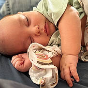 Soren participe au concours pour gagner de l'argent avec cette photo : baby, sleeping, infant, hand, face, blanket, soft, patterned, rest, peaceful, closeup, skin, comfort, cute, child, nap, indoors, toddler, clothing, portrait