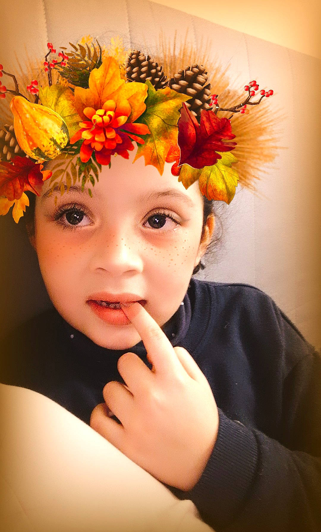 Lina participe au concours pour gagner de l'argent avec cette photo : beauty, cheek, child, close_up, crown, face, fashion_accessory, flower, forehead, hair, hair_accessory, head, headgear, headpiece, headwear, lip, nose, orange, person, photography