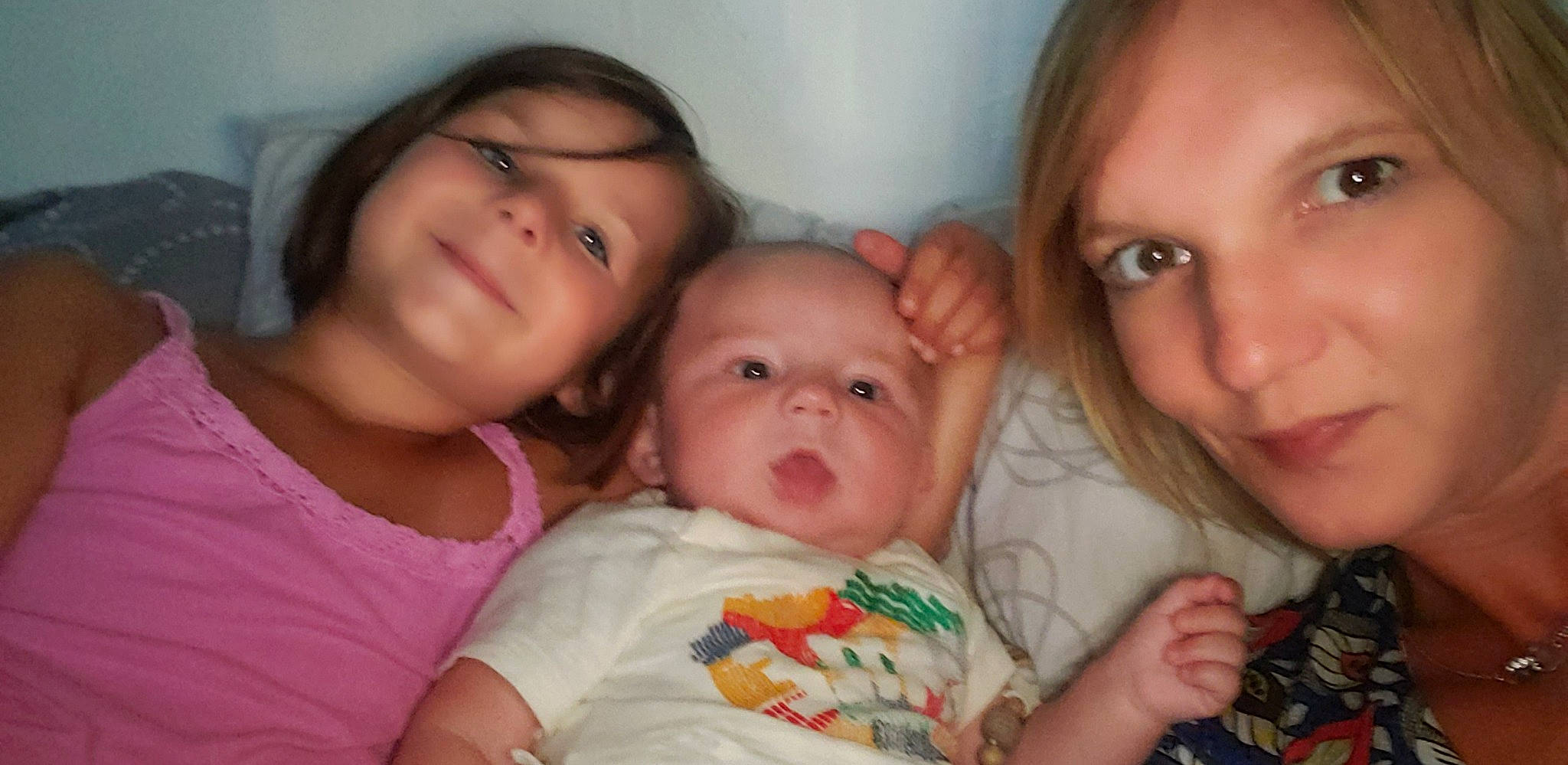 Tess participe au concours pour gagner de l'argent avec cette photo : baby, cheek, child, comfort, eye, face, finger, fun, gesture, happy, head, iris, joy, lip, mouth, nose, organ, person, sharing, skin