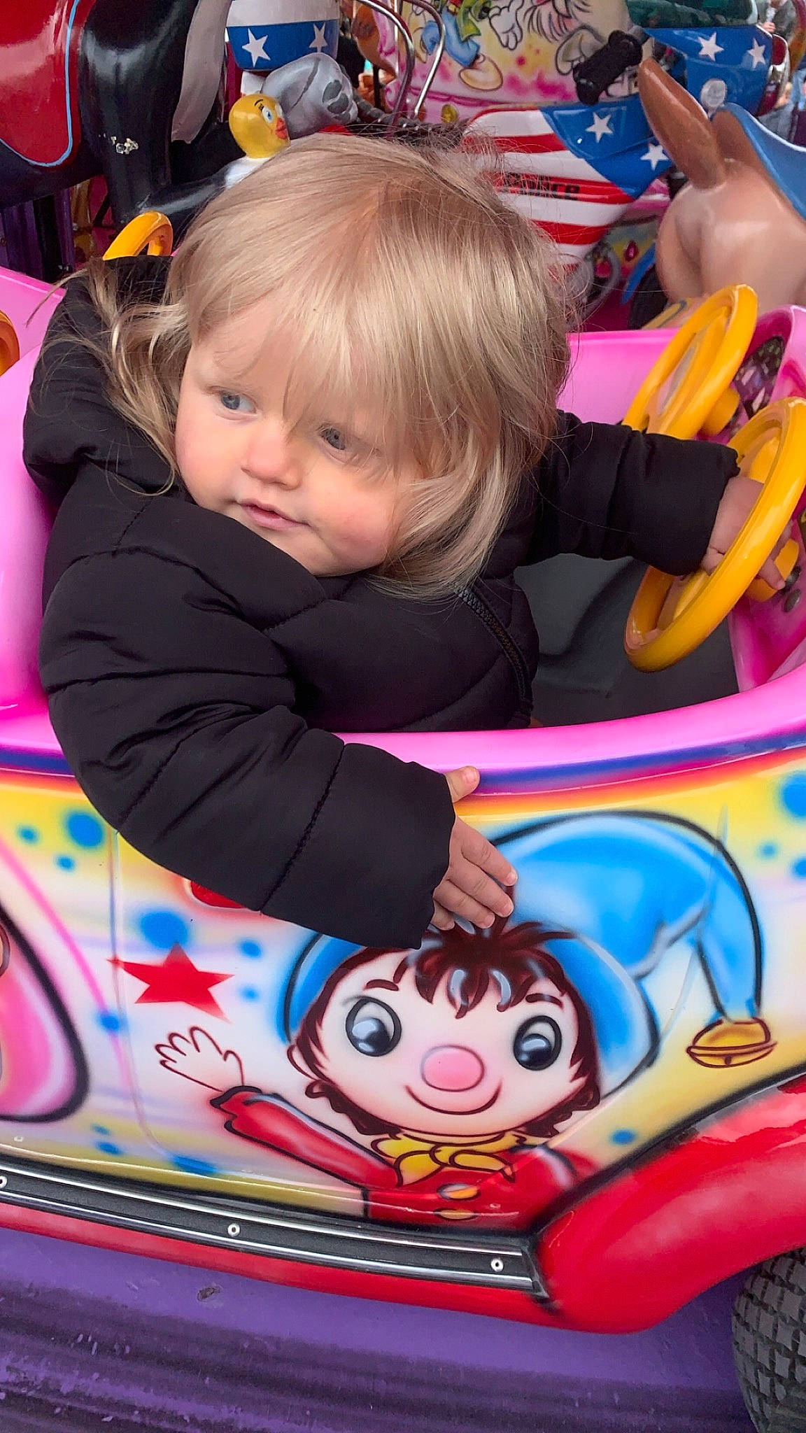 Mylan a rejoint le concours — aidez-le/la à gagner de superbes lots ! baby, baby_products, child, event, fun, hairstyle, happy, leisure, pattern, person, pink, play, purple, recreation, sitting, snapshot, toddler, toy, tree, vacation