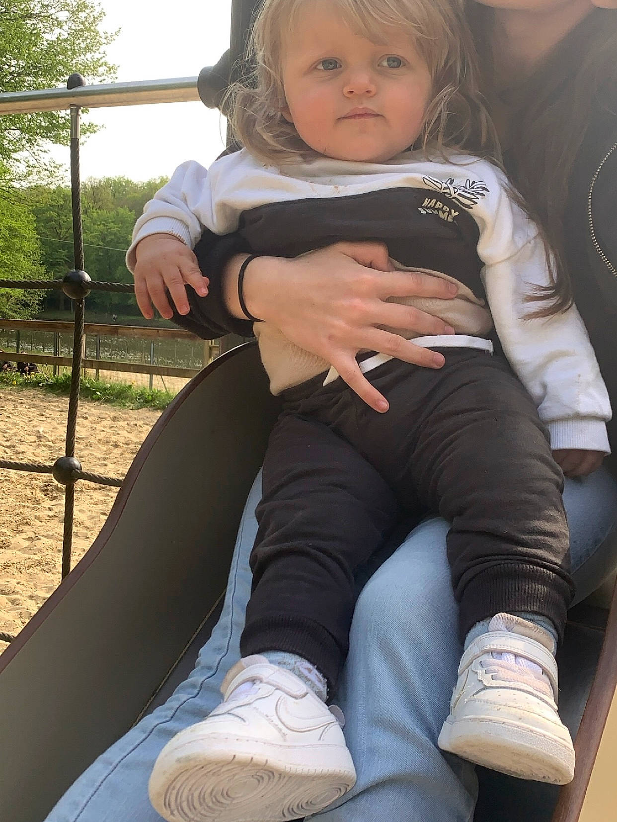 Mylan participe au concours pour gagner de l'argent avec cette photo : black, comfort, cool, finger, grass, hand, happy, joint, knee, lap, leg, people, person, shoe, sneakers, sock, thigh, toddler, tree, trunk