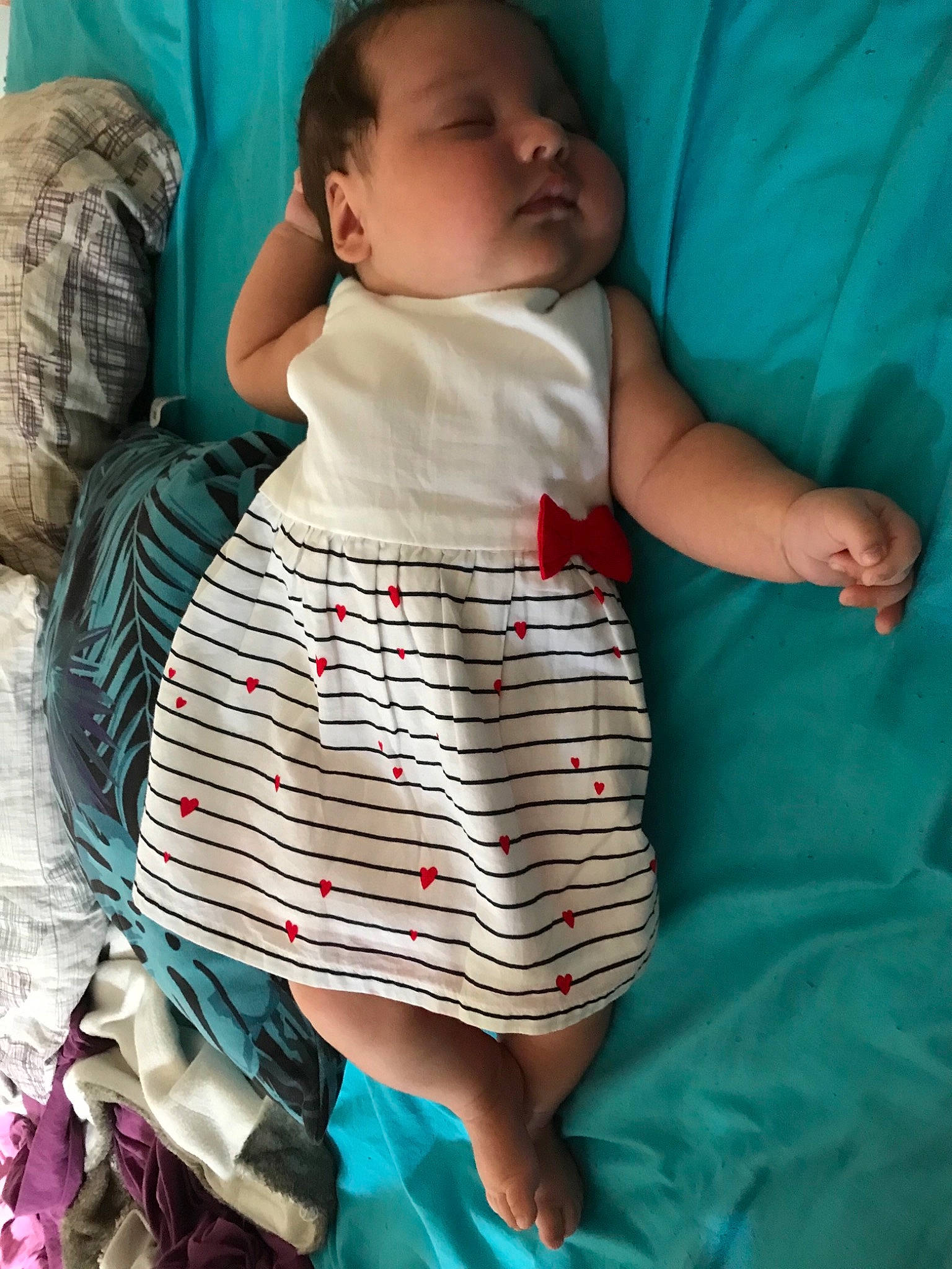 ïah participe au concours pour gagner de l'argent avec cette photo : abdomen, baby, baby_products, baby_toddler_clothing, cheek, child, dress, linens, pattern, person, product, skin, sleep, textile, toddler