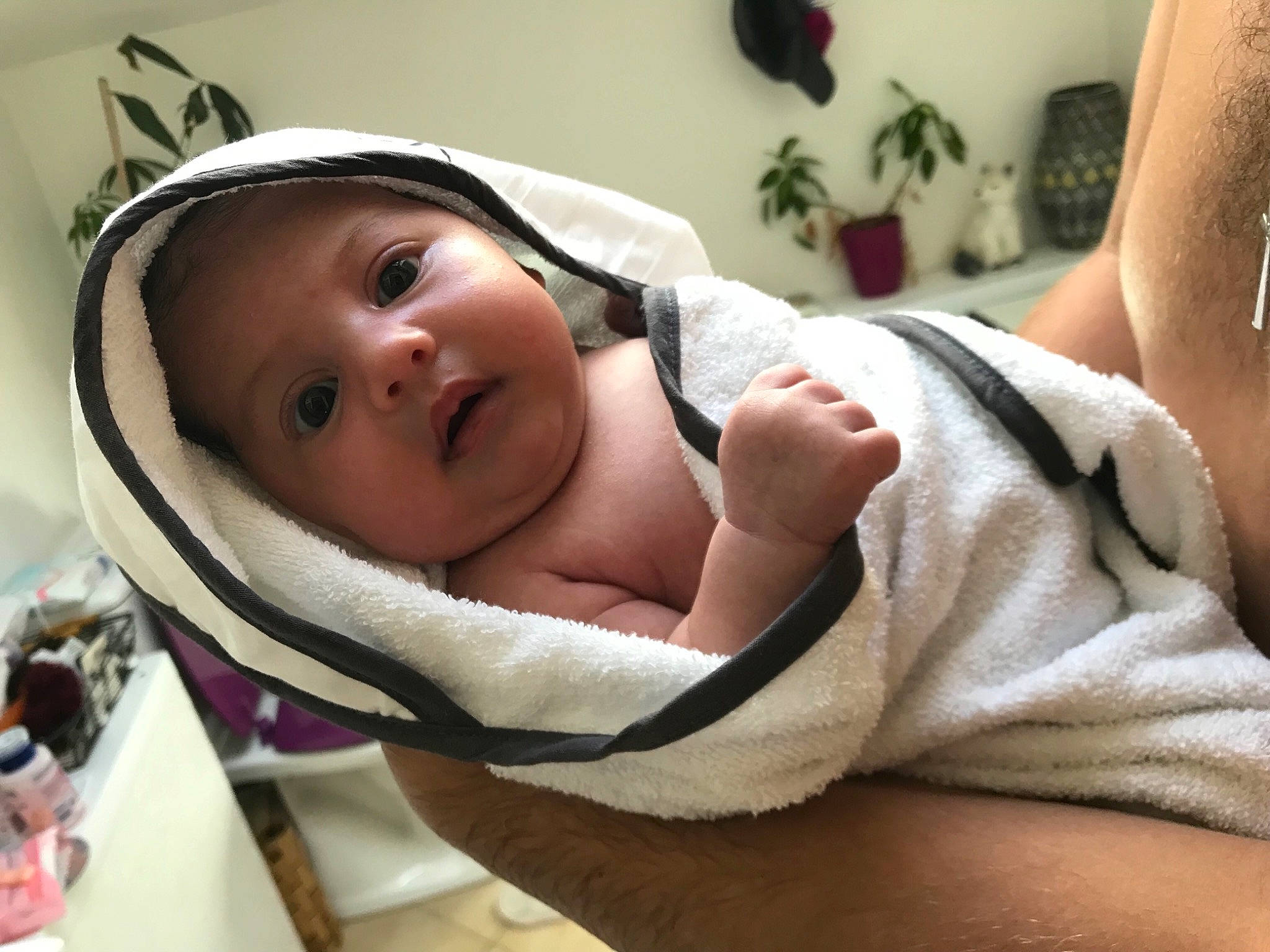 ïah participe au concours pour gagner de l'argent avec cette photo : baby, birth, cheek, child, mouth, person, skin, toddler