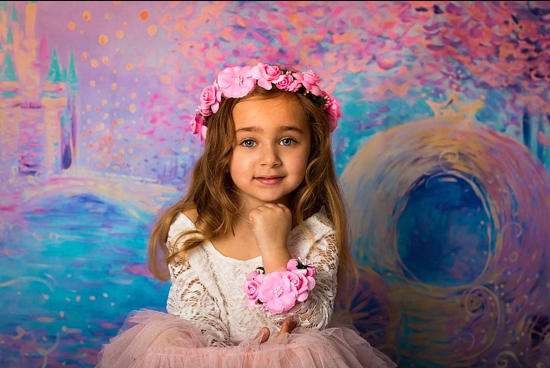 Emma participe au concours pour gagner de l'argent avec cette photo : baby_toddler_clothing, beauty, child, child_model, costume_accessory, embellishment, flash_photography, hair_accessory, happy, headband, headpiece, headwear, iris, joy, lavender, magenta, paint, person, petal, pink