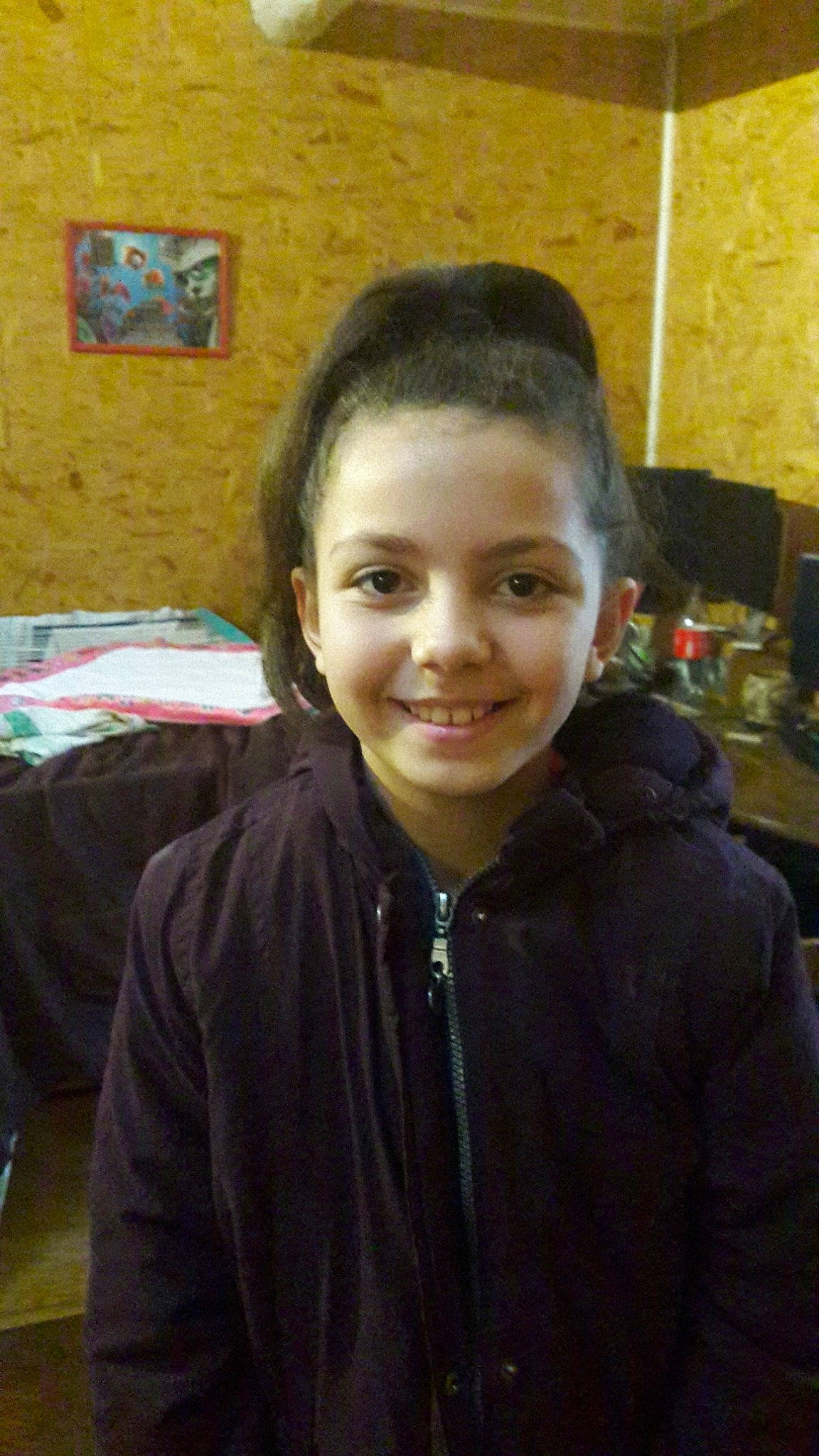 Alice a rejoint le concours — aidez-le/la à gagner de superbes lots ! boy, child, chin, cool, day, eye, face, facial_expression, forehead, fun, girl, hair, hairstyle, head, joy, male, organ, person, product, smile