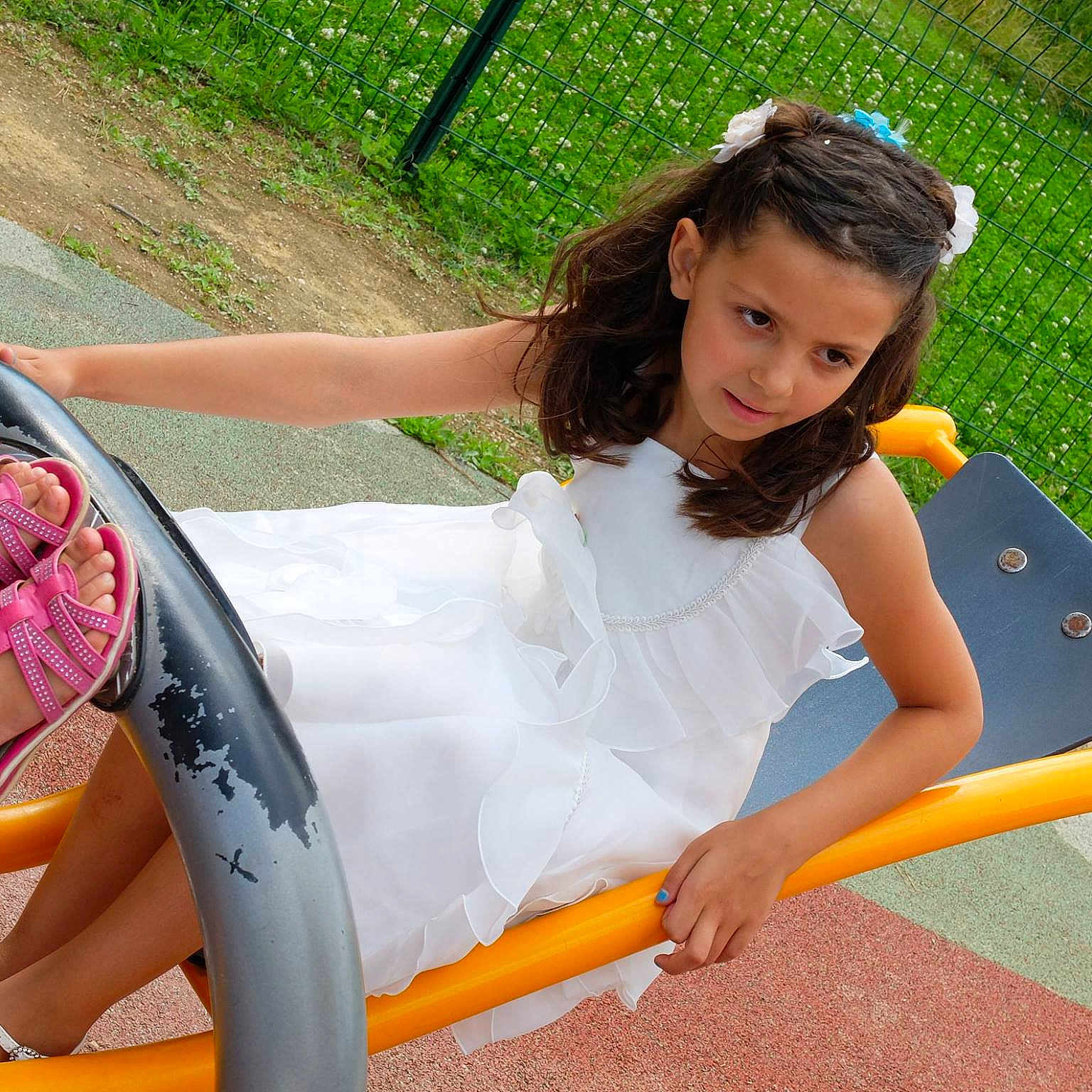 Alice a rejoint le concours — aidez-le/la à gagner de superbes lots ! child, fun, girl, inflatable, leg, leisure, outdoor_play_equipment, person, play, playground, recreation, summer, thigh, vacation