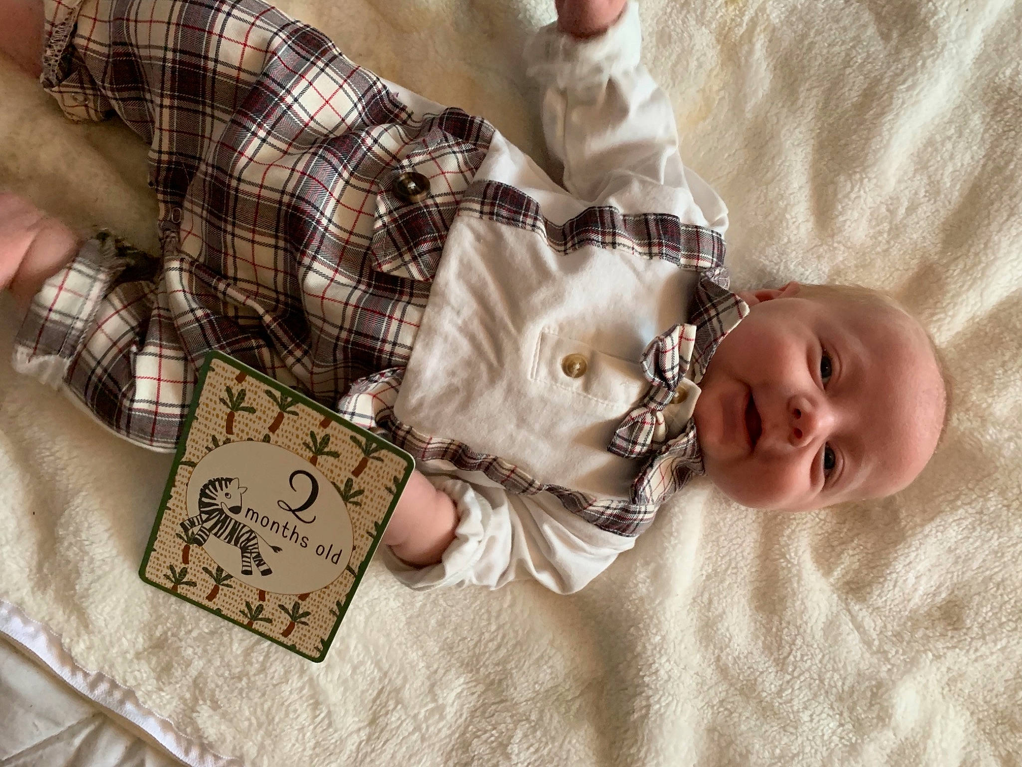 Cameron a rejoint le concours — aidez-le/la à gagner de superbes lots ! baby, baby_toddler_clothing, beige, button, child, collar, comfort, dress_shirt, fashion_accessory, font, handwriting, linens, pattern, person, plaid, product, sleeve, tartan, textile, toddler